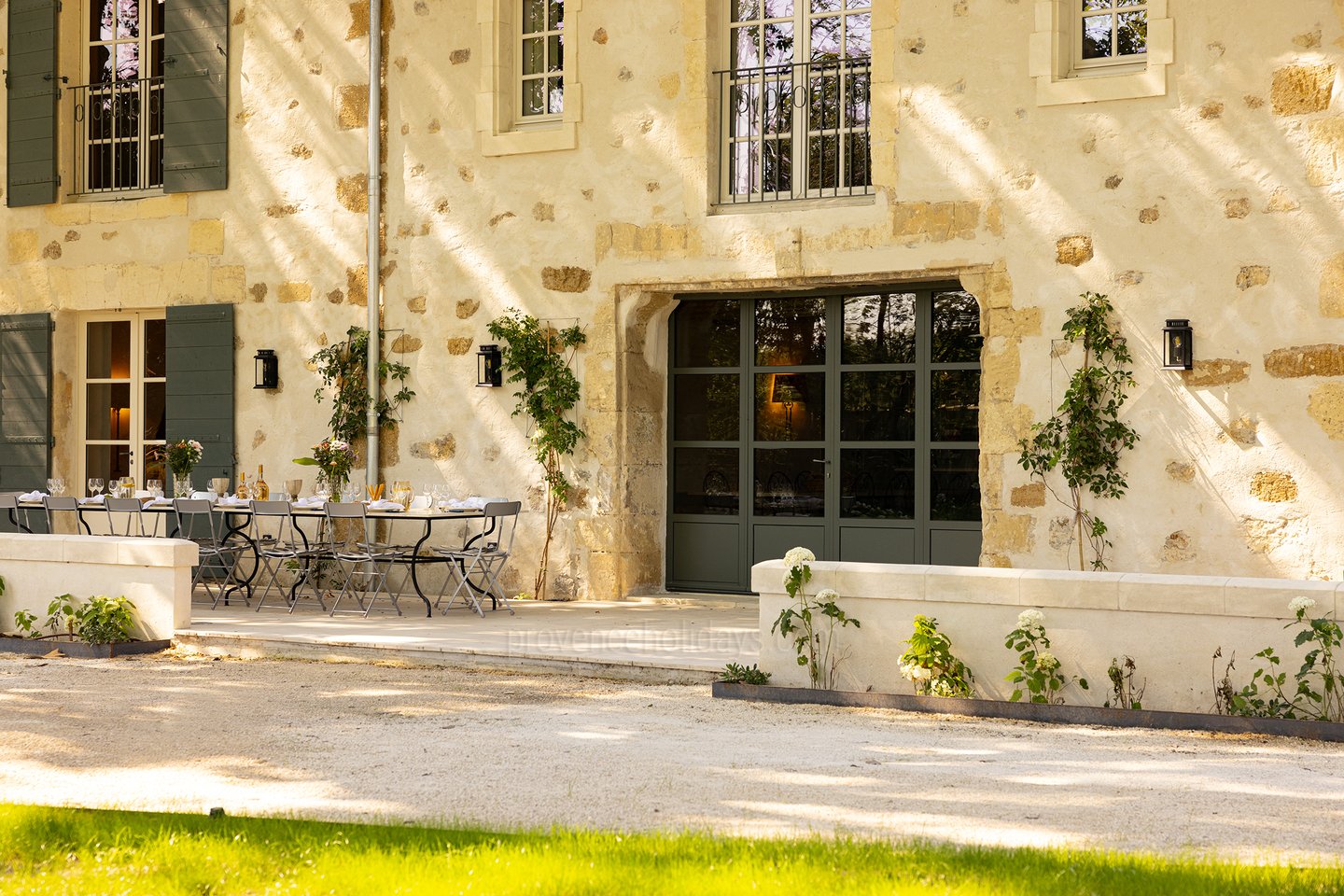 32 - Bastide Mouriès: Villa: Exterior