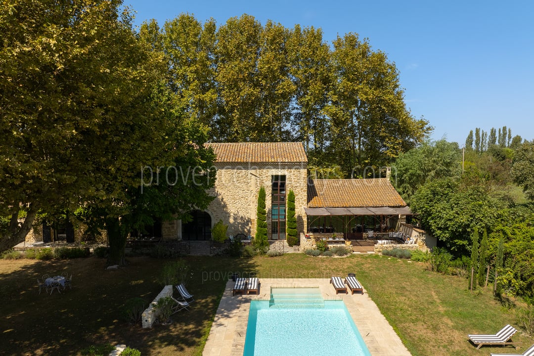 37 - Le Mas d\'Entraigues: Villa: Exterior