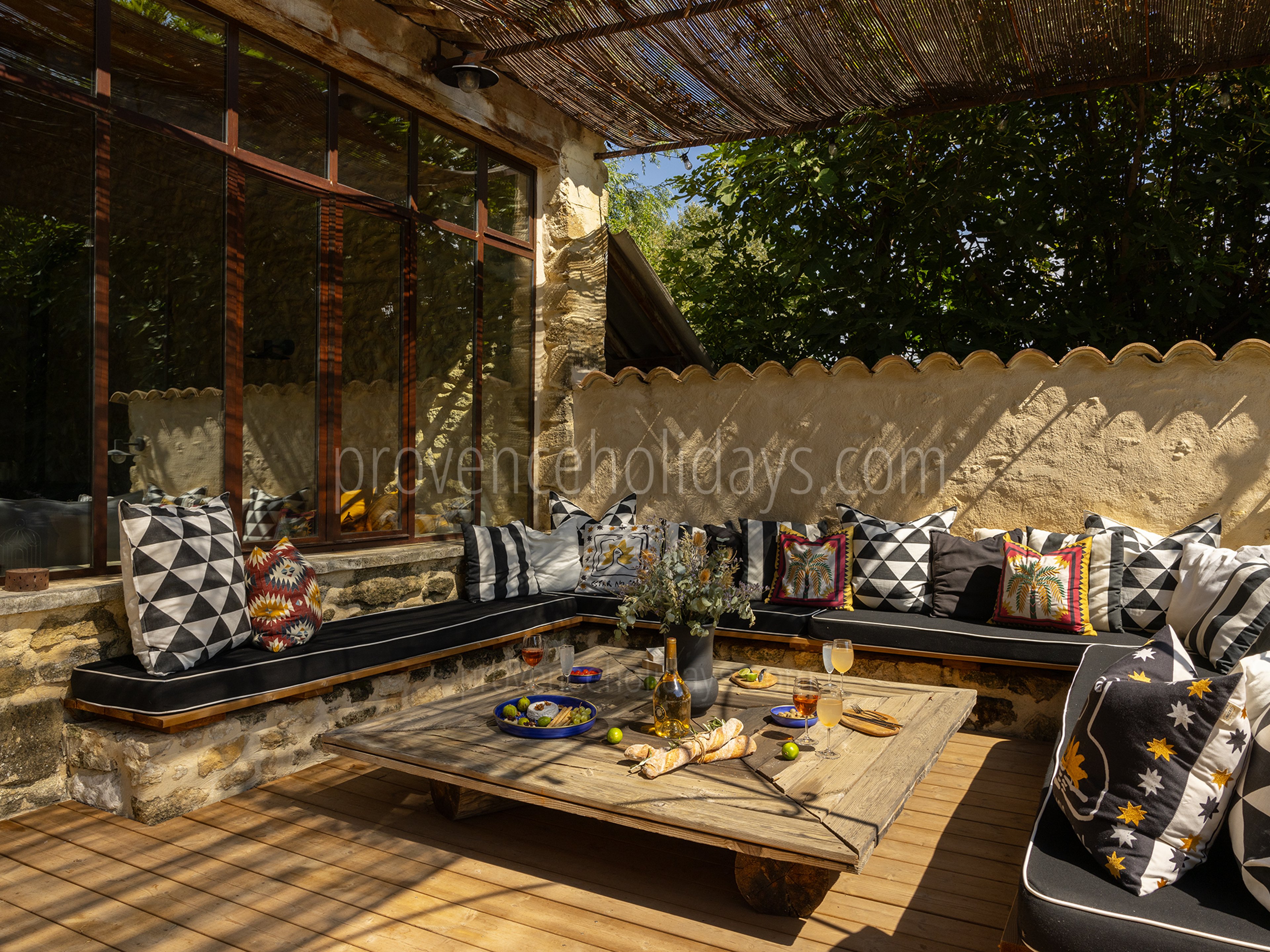 4 - Le Mas d\'Entraigues: Villa: Exterior