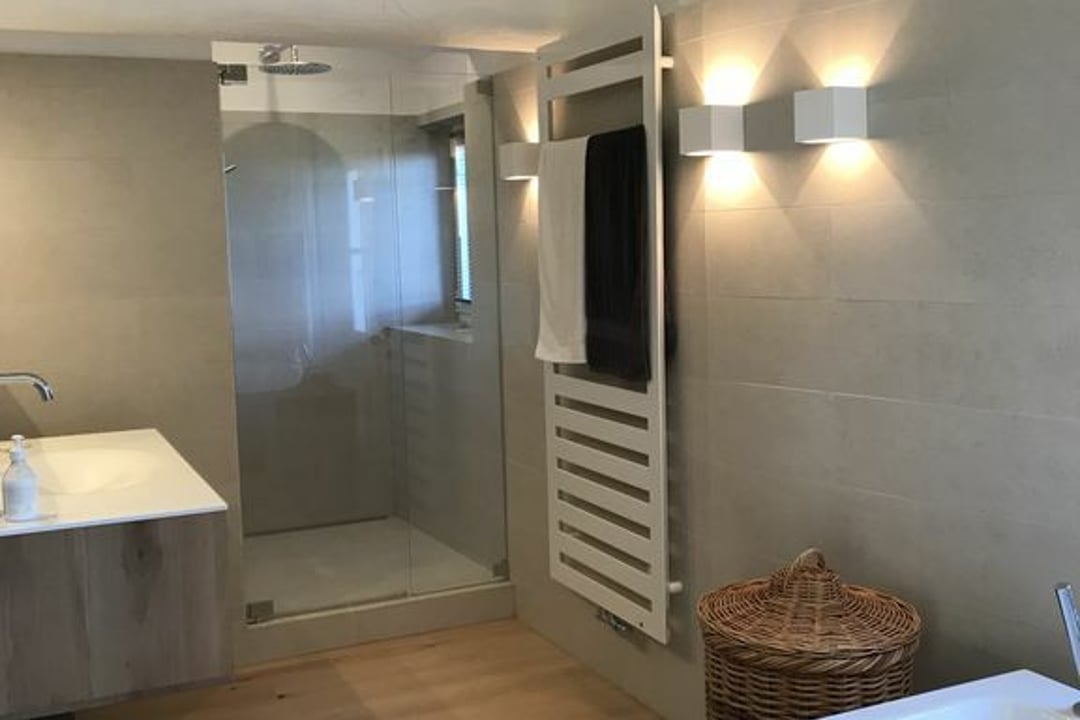19 - Maison Puyricard: Villa: Bathroom