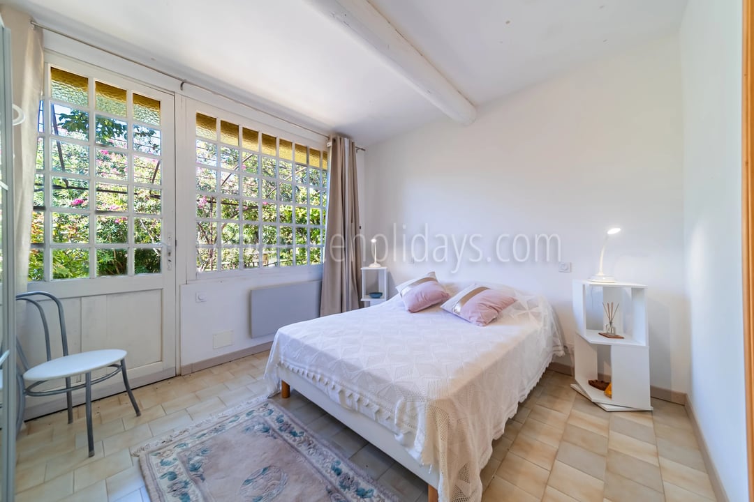22 - Character mas in Gordes: Villa: Bedroom