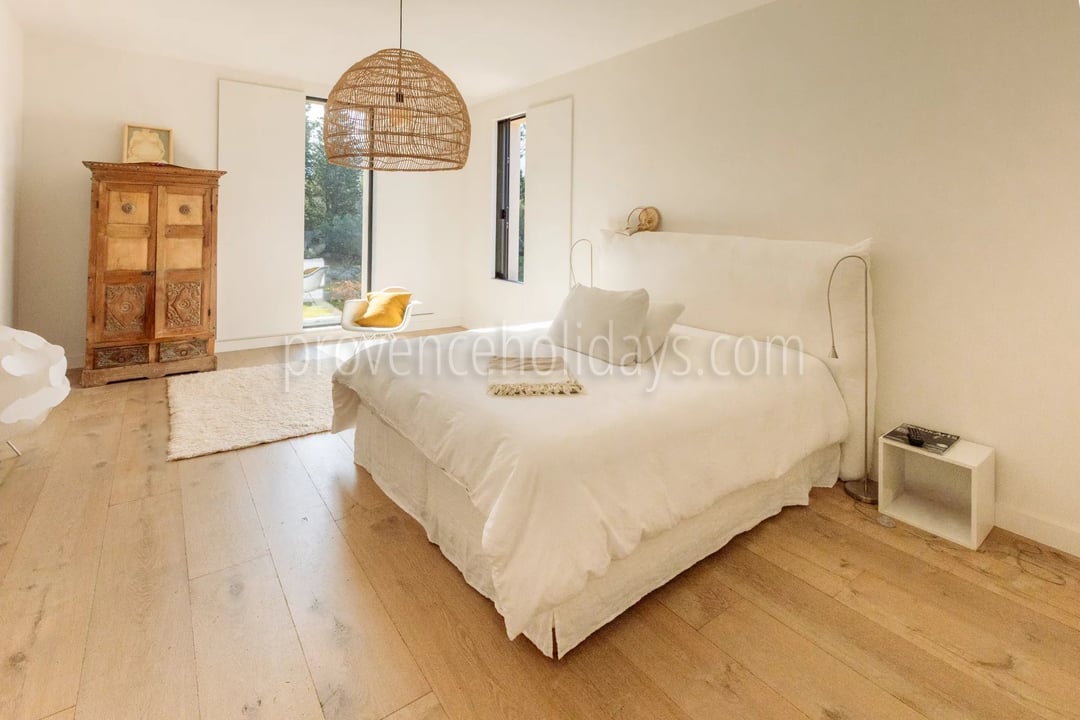 28 - Quiet house in Eygalières: Villa: Bedroom