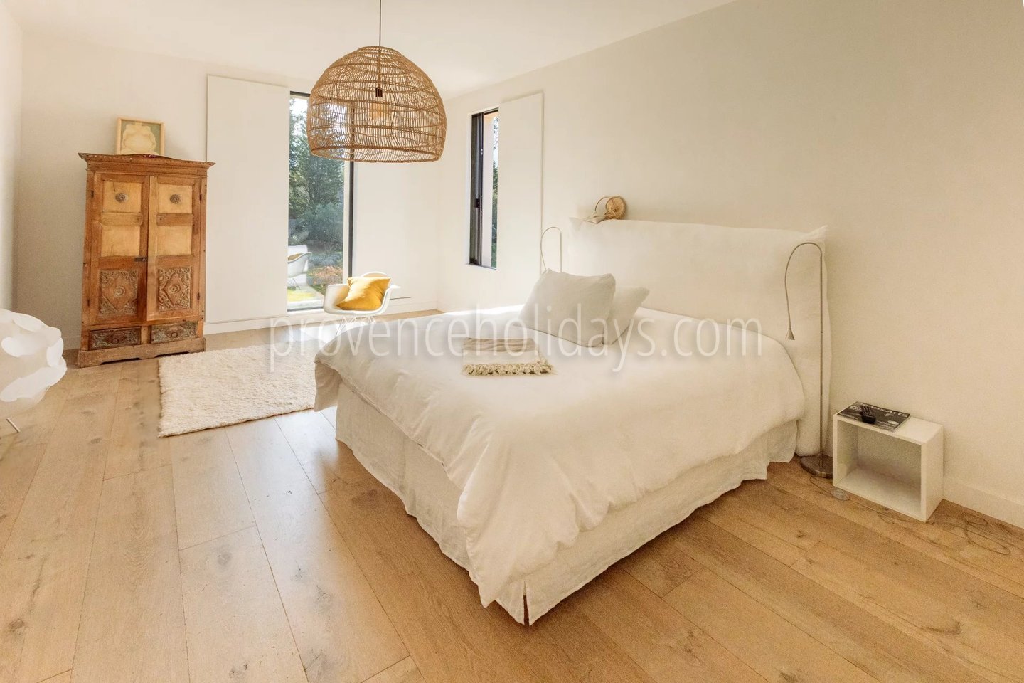 28 - Quiet house in Eygalières: Villa: Bedroom