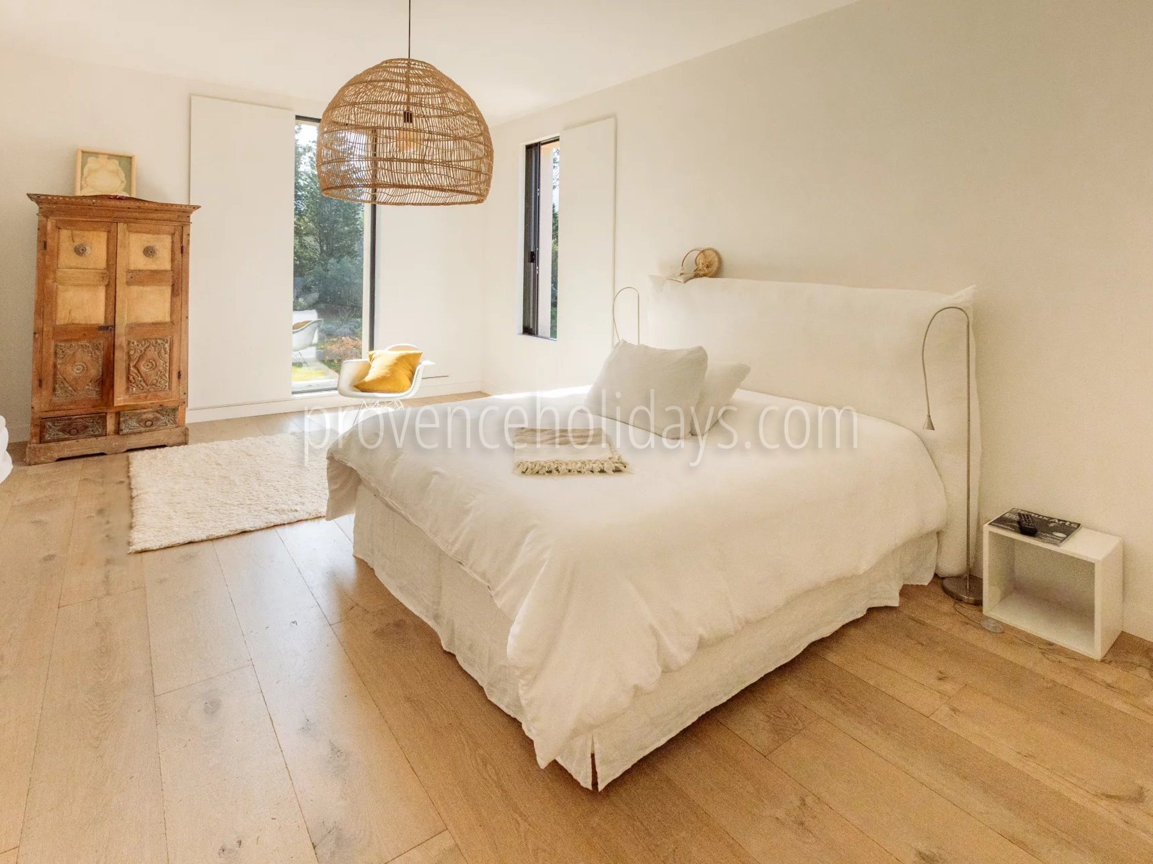 28 - Quiet house in Eygalières: Villa: Bedroom