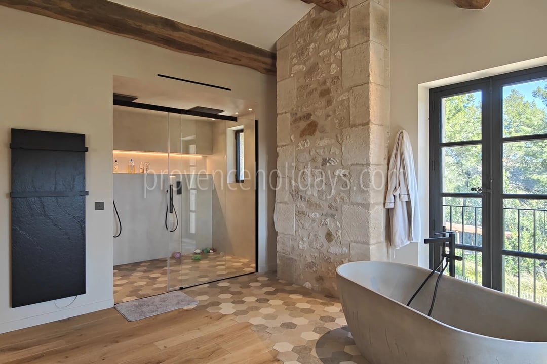 18 - Le Loup des Alpilles: Villa: Bedroom