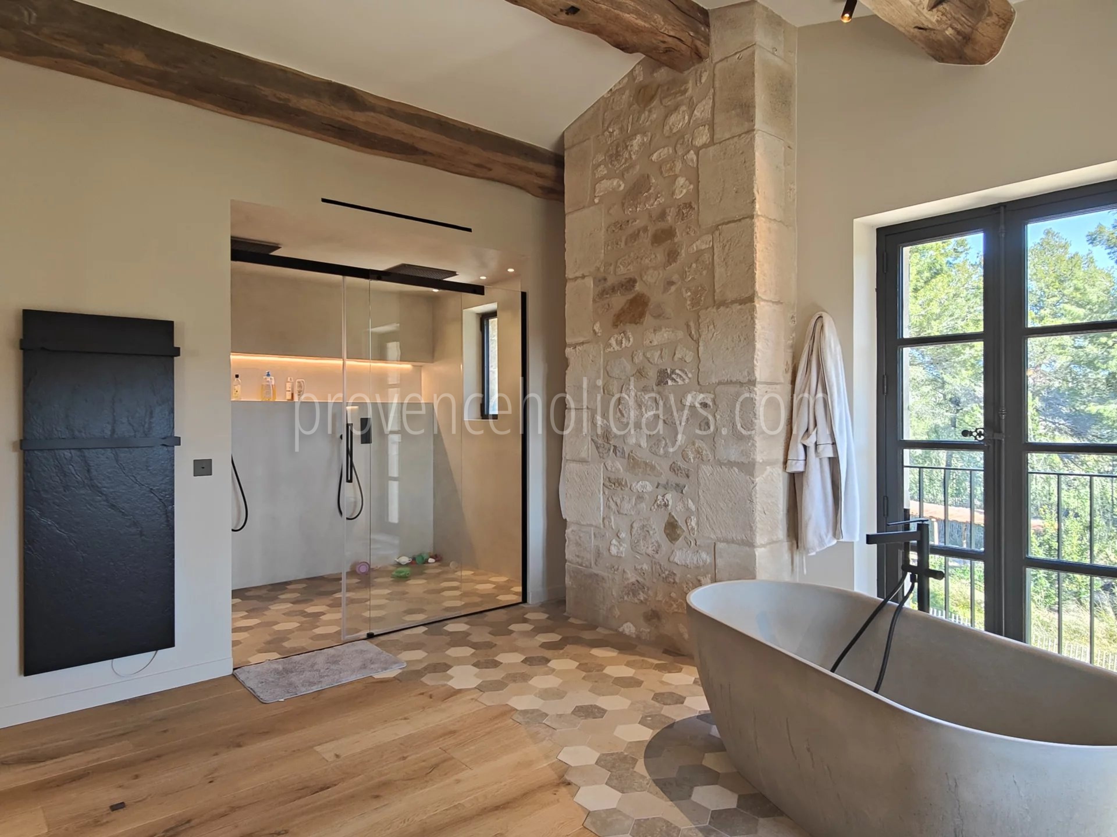 18 - Le Loup des Alpilles: Villa: Bedroom