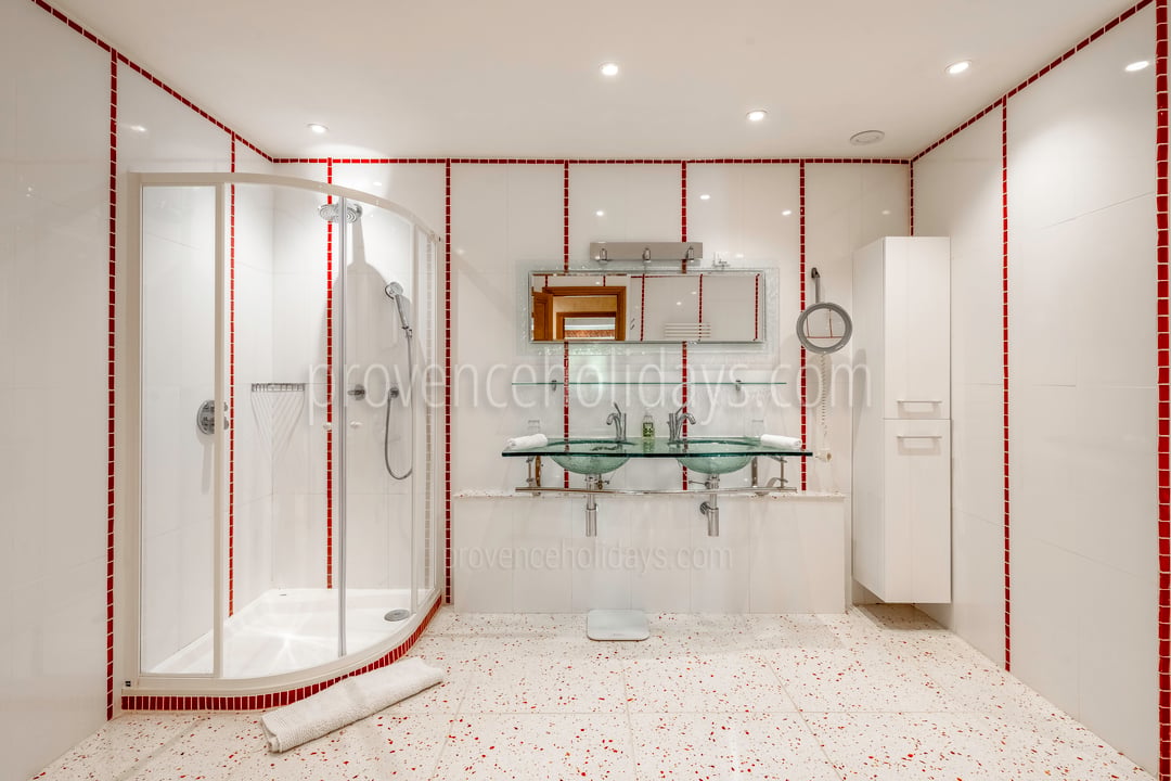 27 - La Pierre d\'Or: Villa: Bathroom