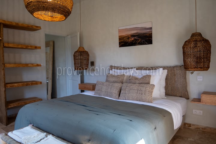 16 - Villa Serenité du Luberon: Villa: Bedroom