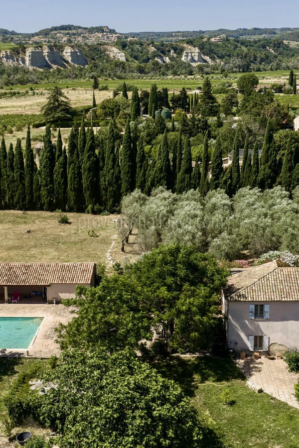 1 - Characterful mas in Vaison-la-Romaine: Villa: Exterior