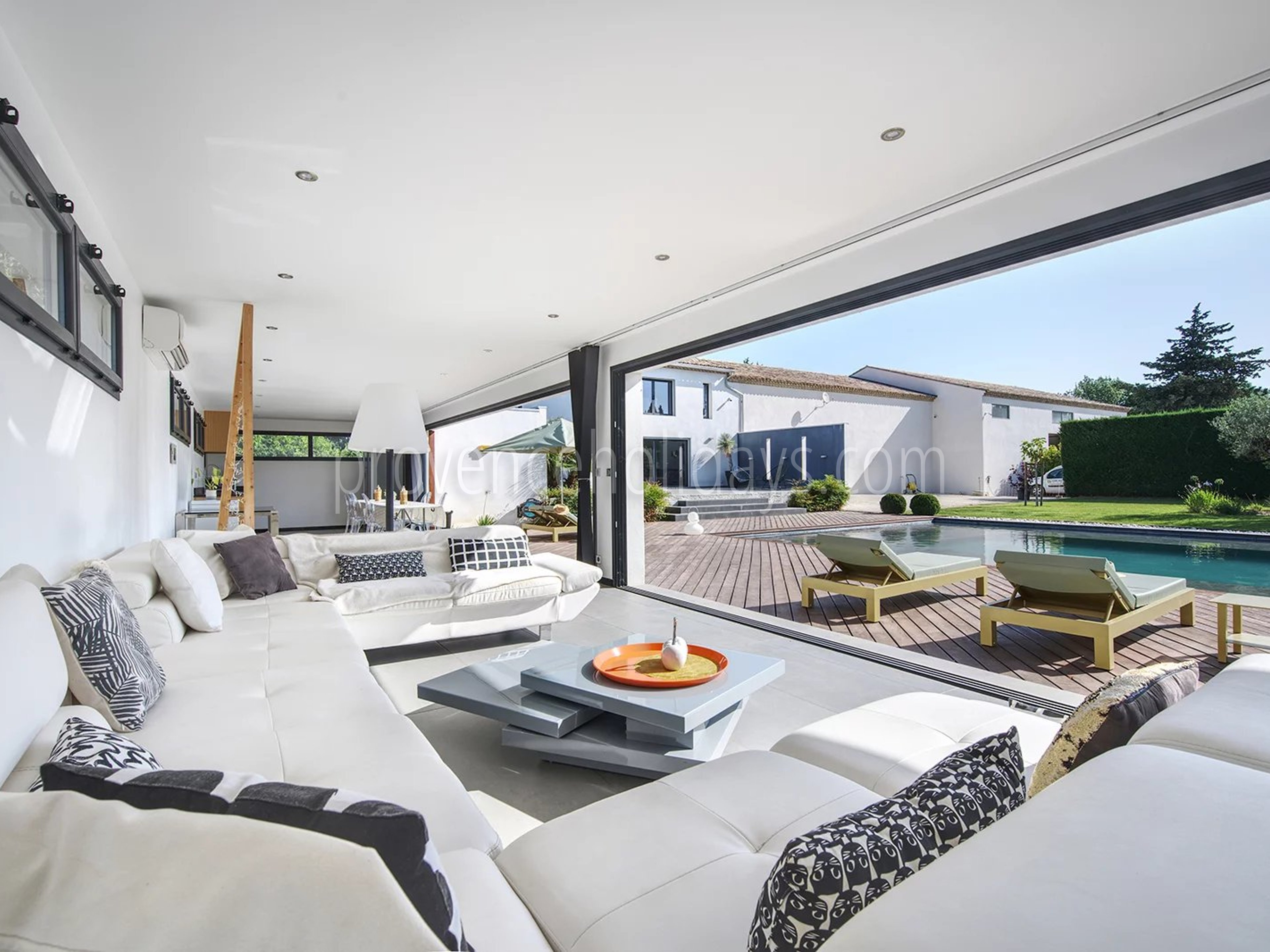 28 - House with pool house in Eyguières: Villa: Interior