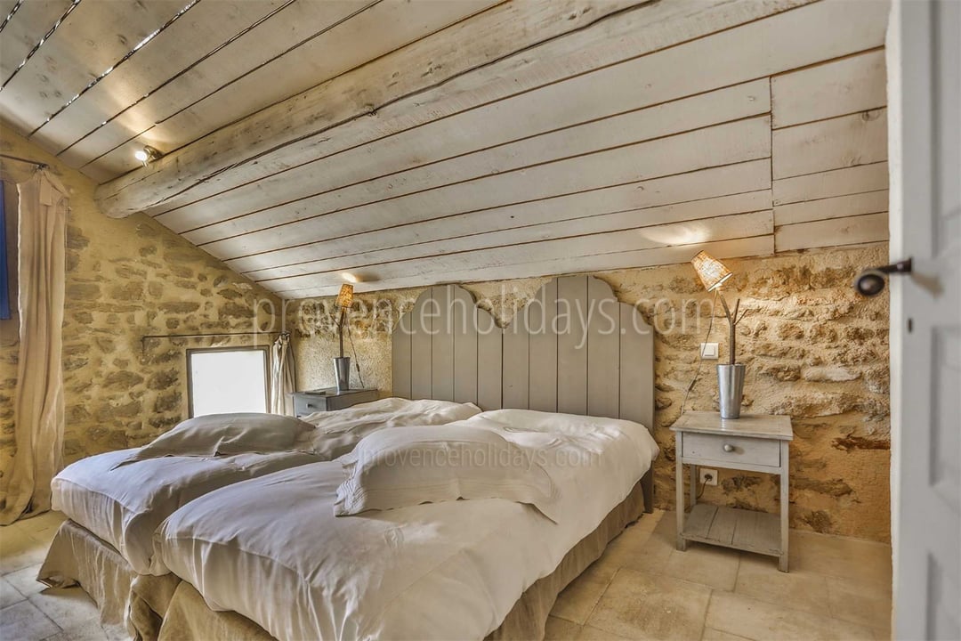 57 - Mas de Beaumes: Villa: Bedroom