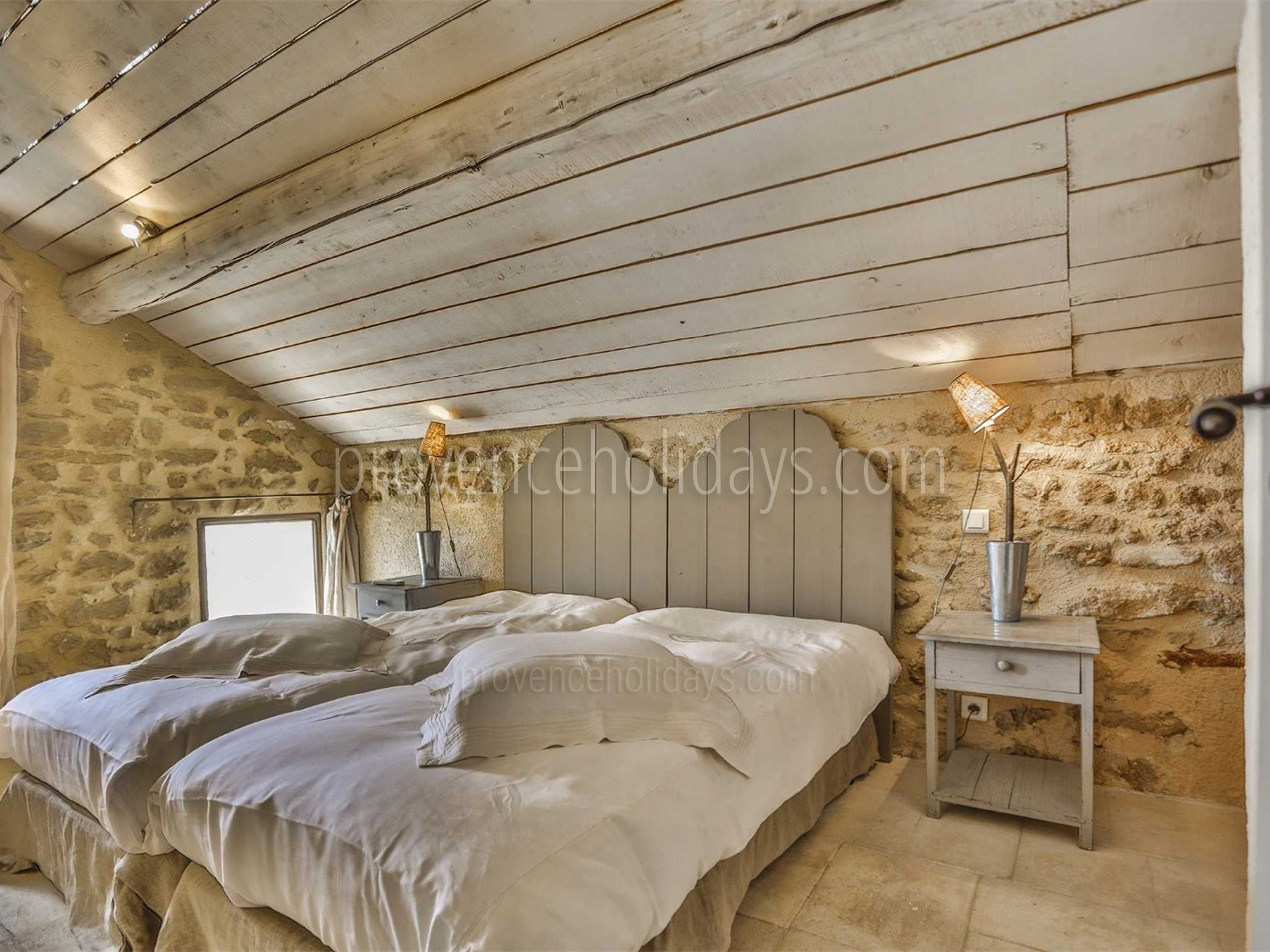 57 - Mas de Beaumes: Villa: Bedroom