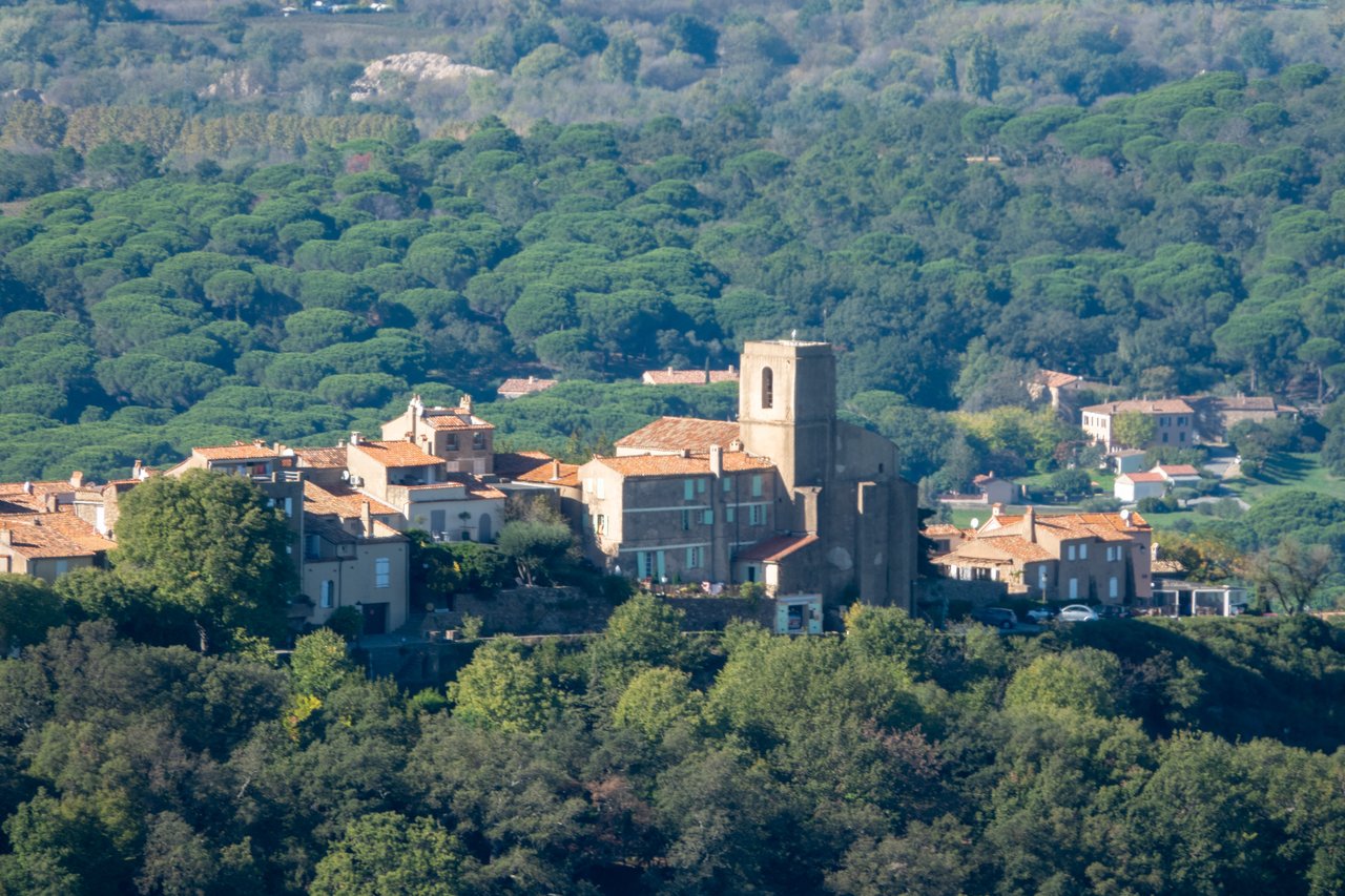 hilltop village gassin