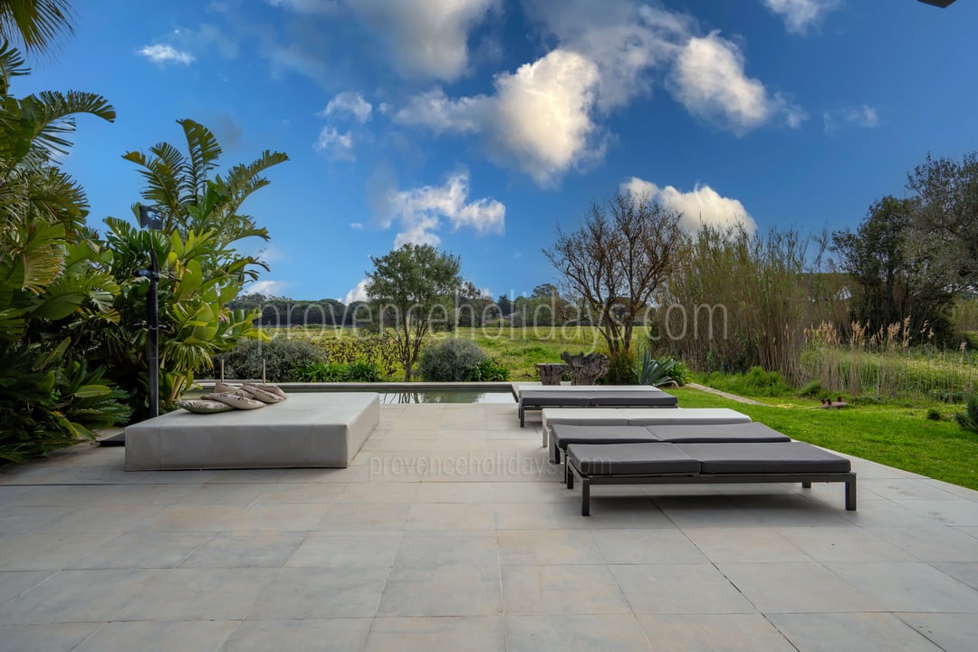16 - Refuge d\'Azur: Villa: Exterior