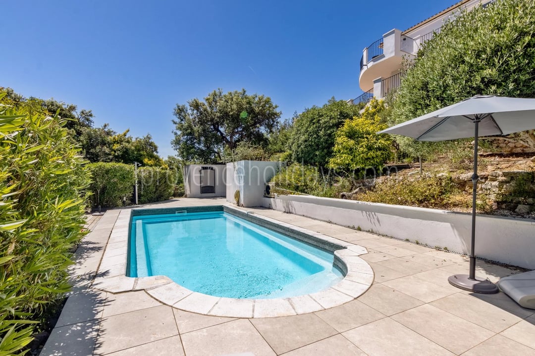 31 - Zeitgenössische Villa in Saint-Raphaël: Villa: Pool