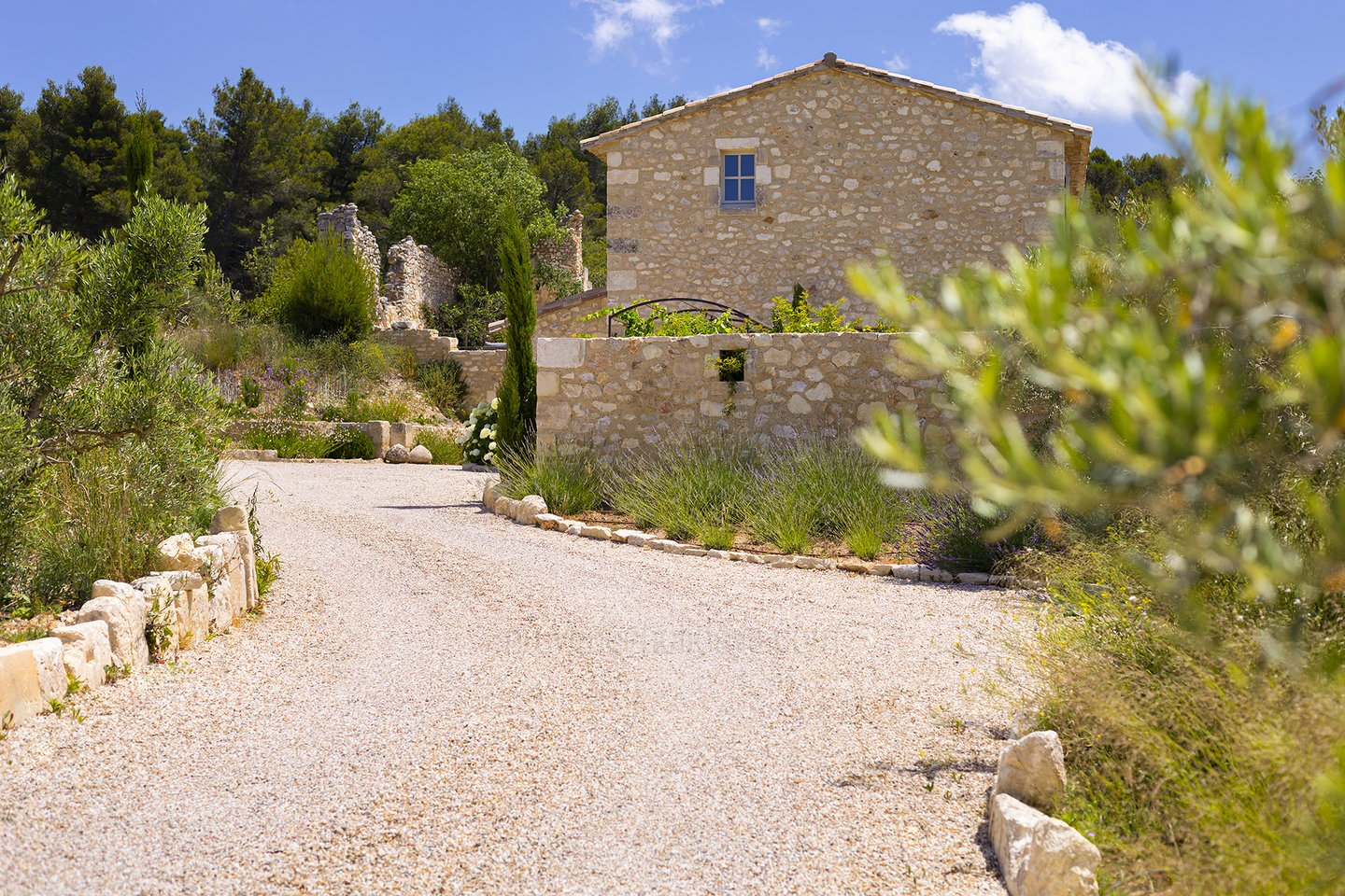 19 - Mas des Baux: Villa: Exterior