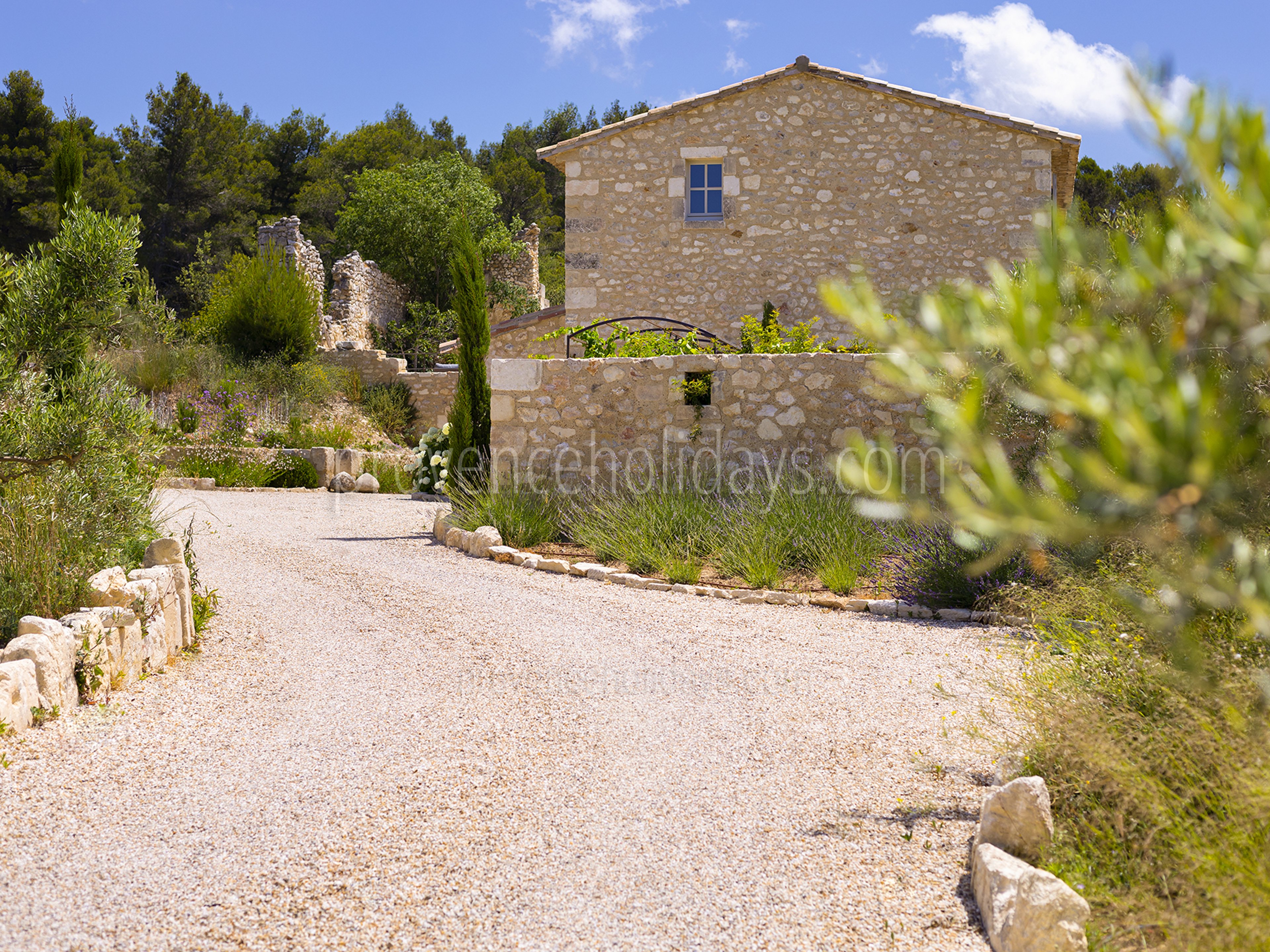 20 - Mas des Baux: Villa: Exterior