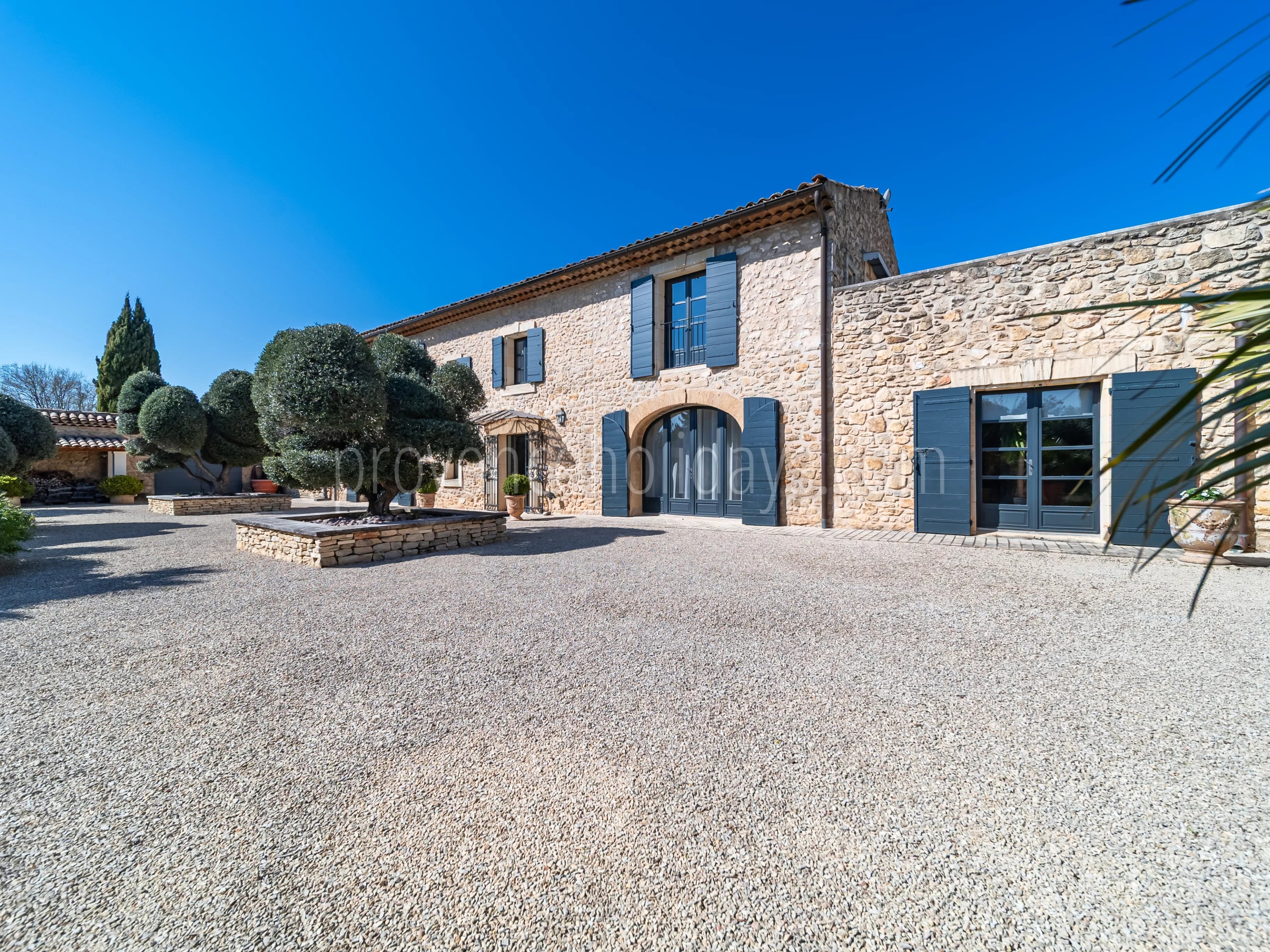 7 - Provençal mas in Robion: Villa: Exterior