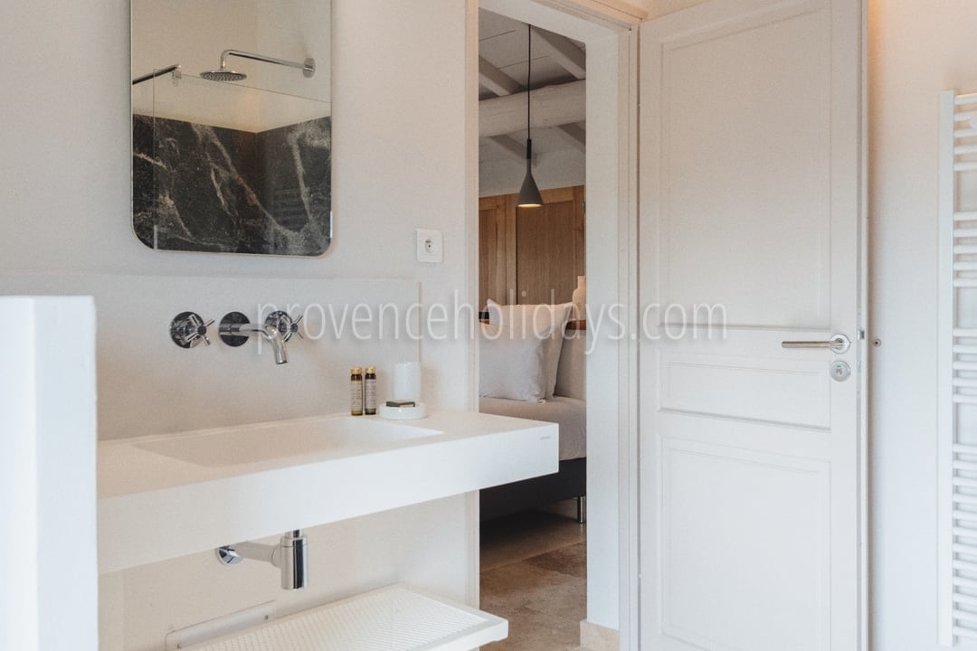67 - Mas Calisson: Villa: Bathroom