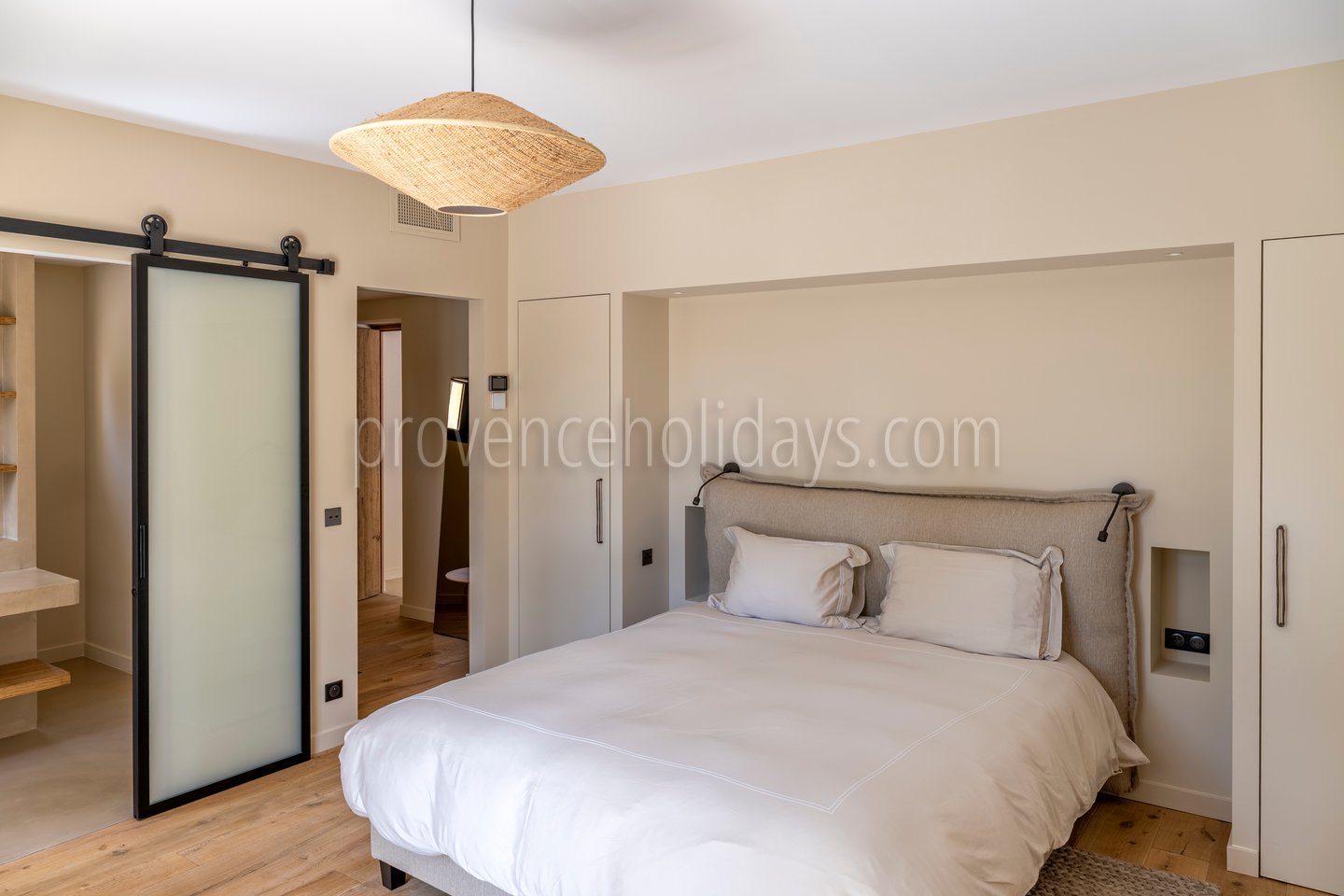 149 - Le Loup des Alpilles: Villa: Bedroom