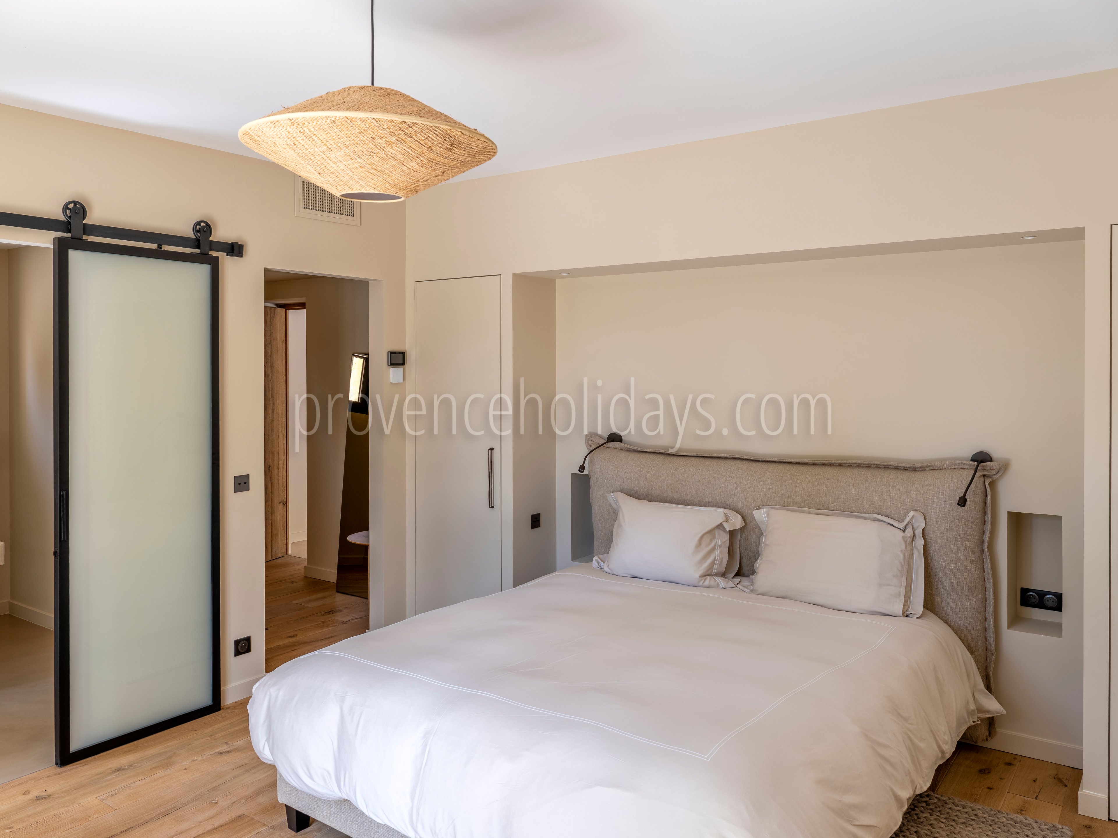 149 - Le Loup des Alpilles: Villa: Bedroom