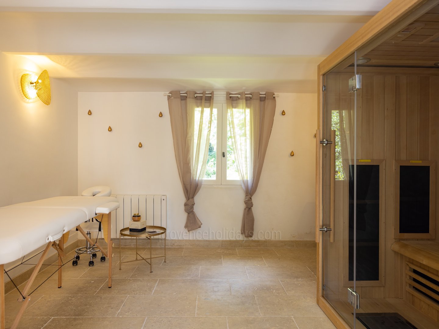 44 - Petite Bastide de Goult: Villa: Bedroom