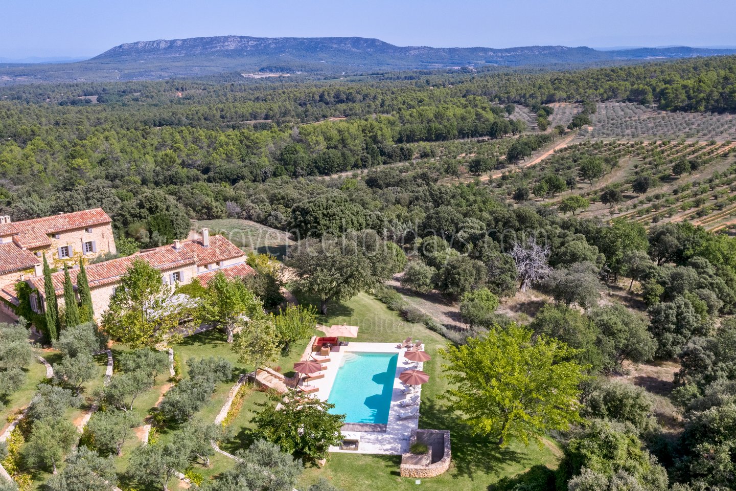 31 - Domaine de la Sainte Victoire: Villa: Exterior