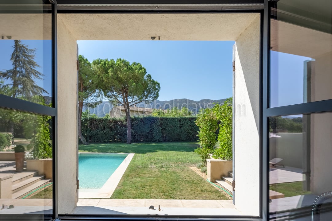 30 - Mas d\'Oppède: Villa: Exterior