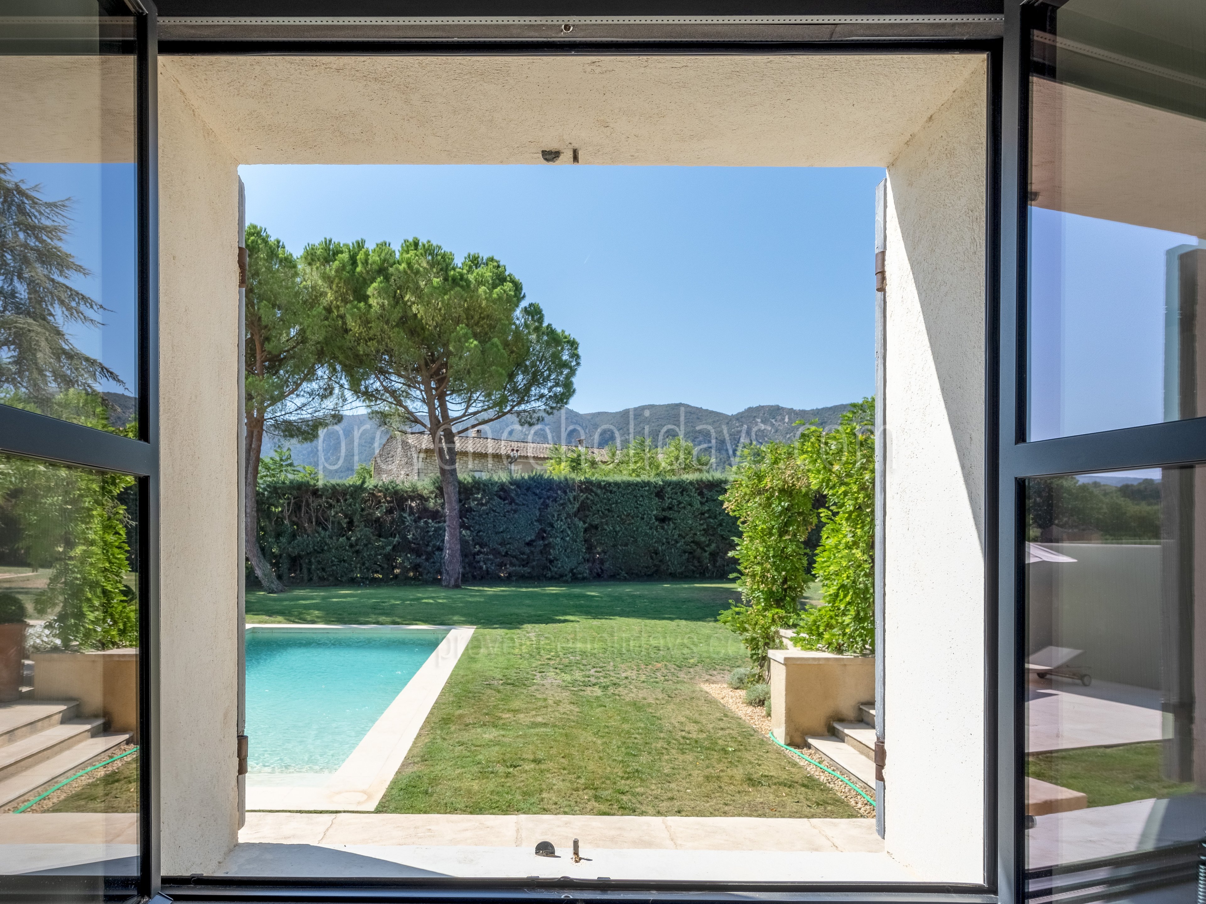 30 - Mas d\'Oppède: Villa: Exterior