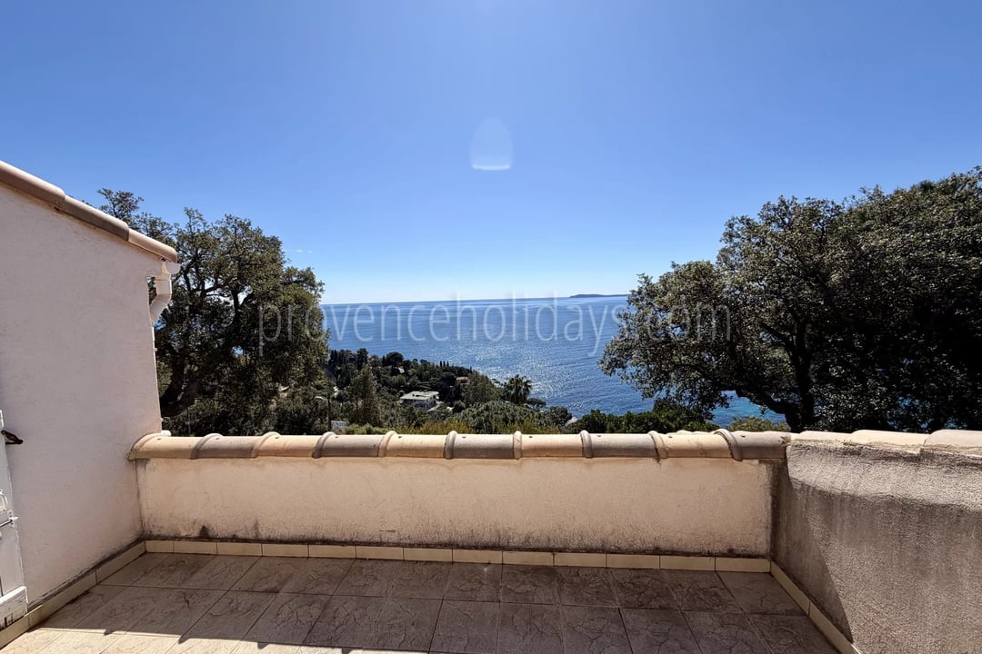 Te renoveren woning met panoramisch zeezicht in Rayol-Canadel-sur-Mer Woning uit de jaren 70 in Rayol-Canadel-sur-Mer - 7
