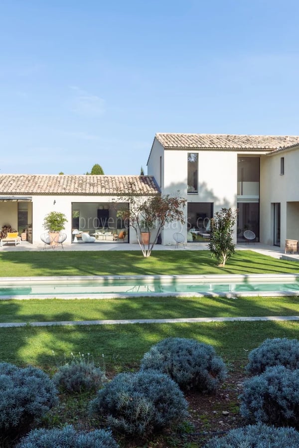 1 - CONTEMPORARY HOUSE - EYGALIÈRES: Villa: Exterior