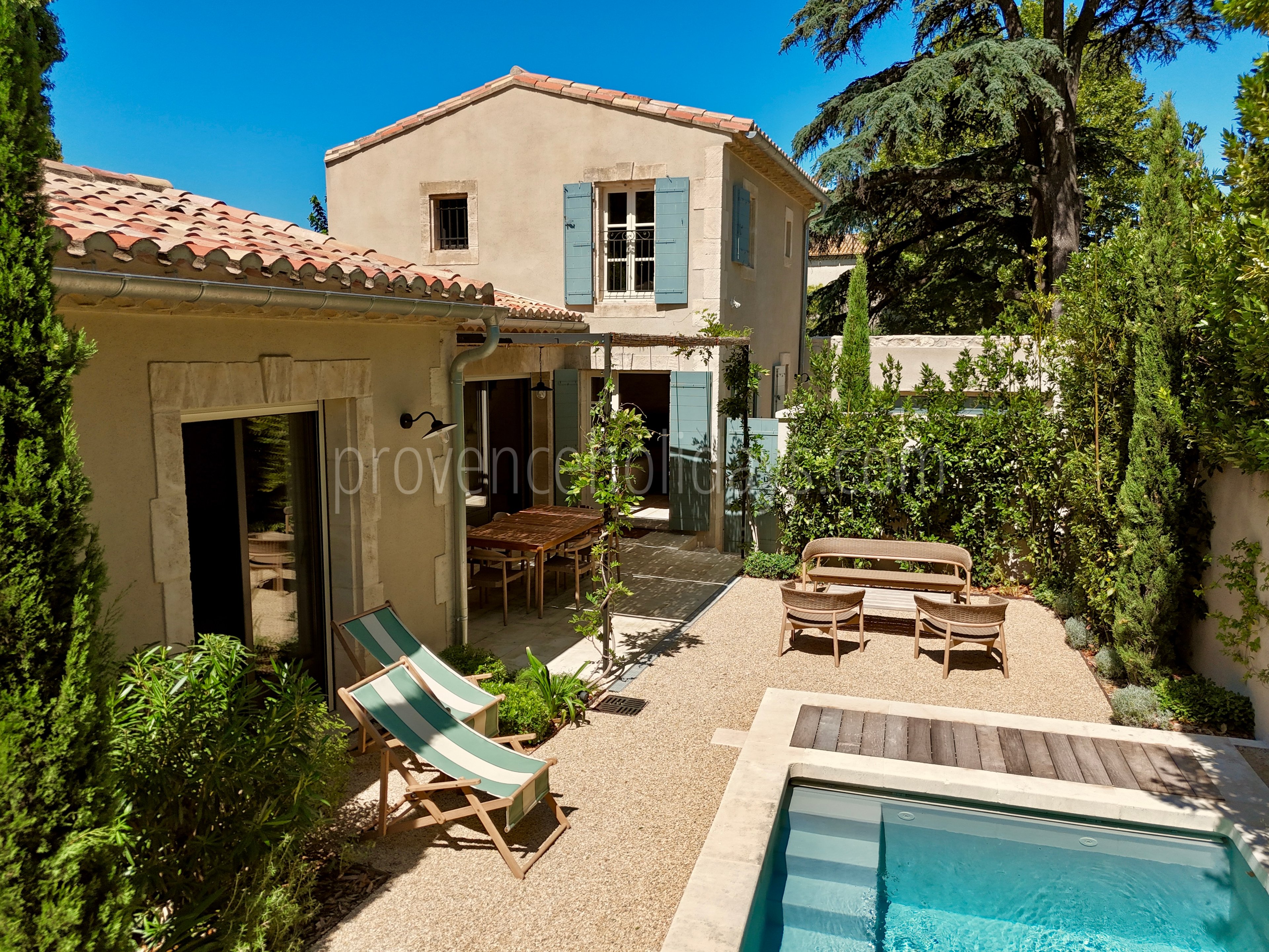 61 - La Saint-Rémoise: Villa: Exterior