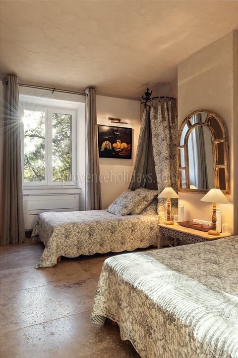 20 - Domaine Three Lakes: Villa: Bedroom