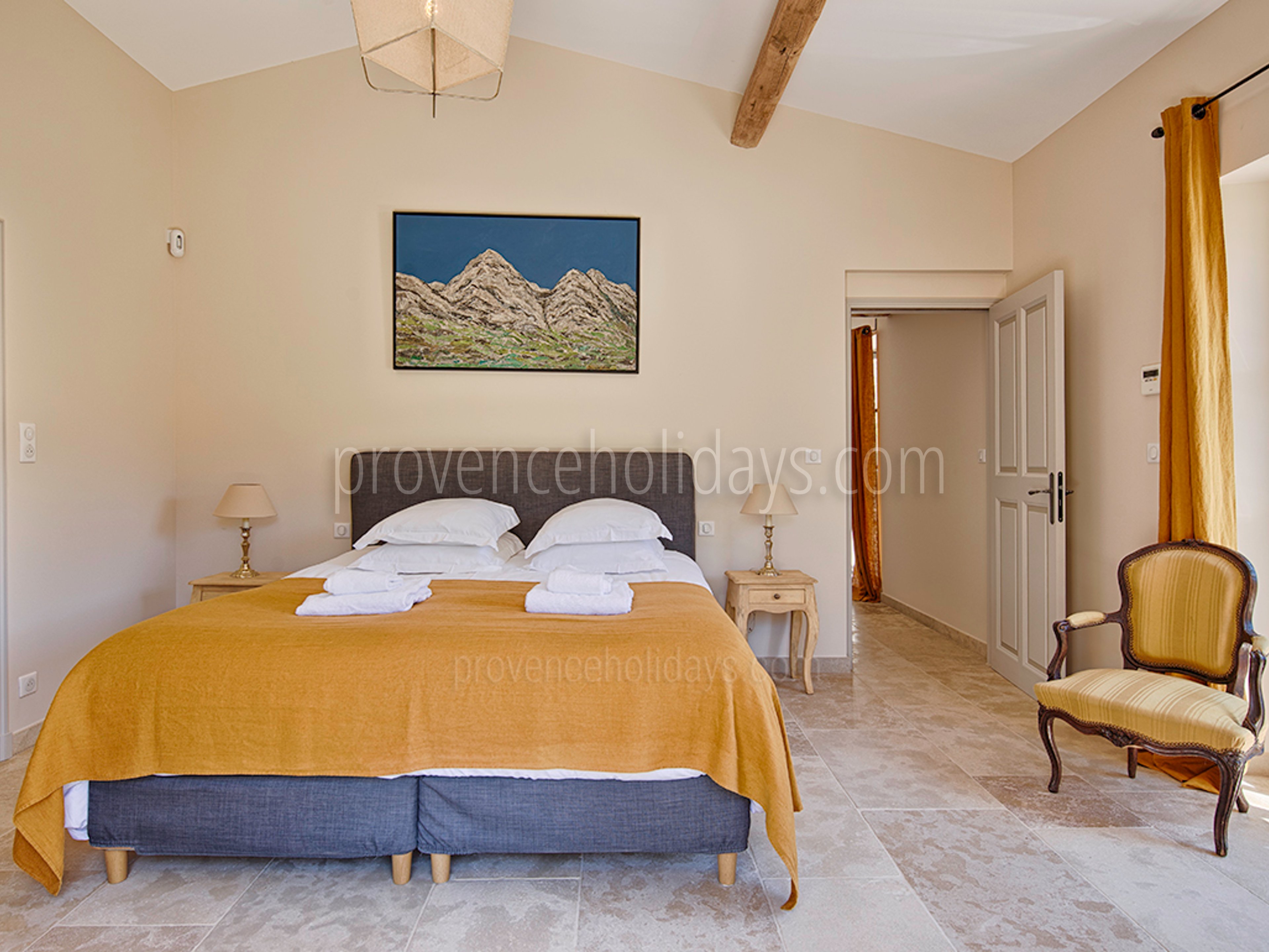 24 - Maison Eygalières: Villa: Bedroom