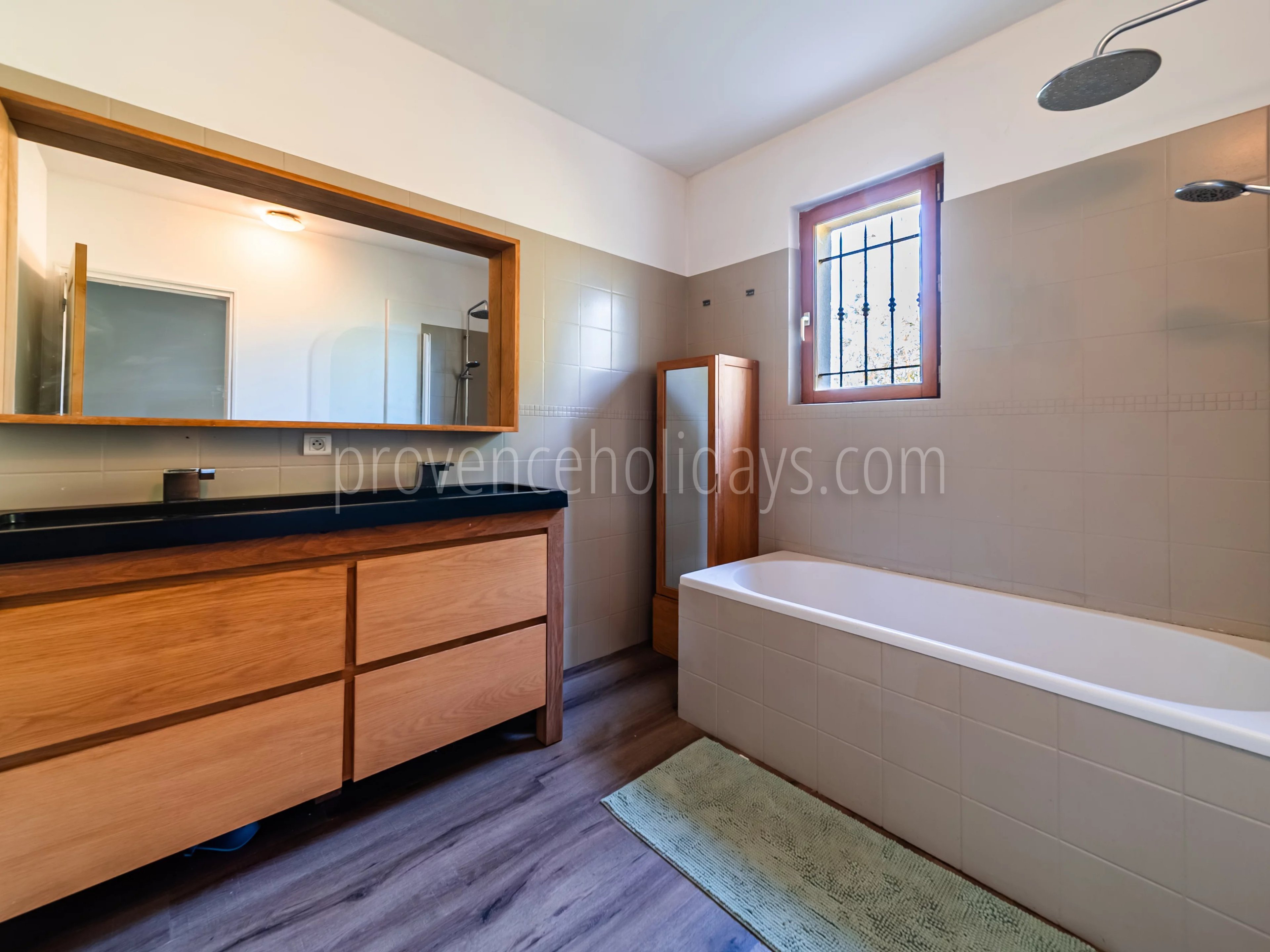 16 - Character house in Cabrières-d’Avignon: Villa: Bathroom
