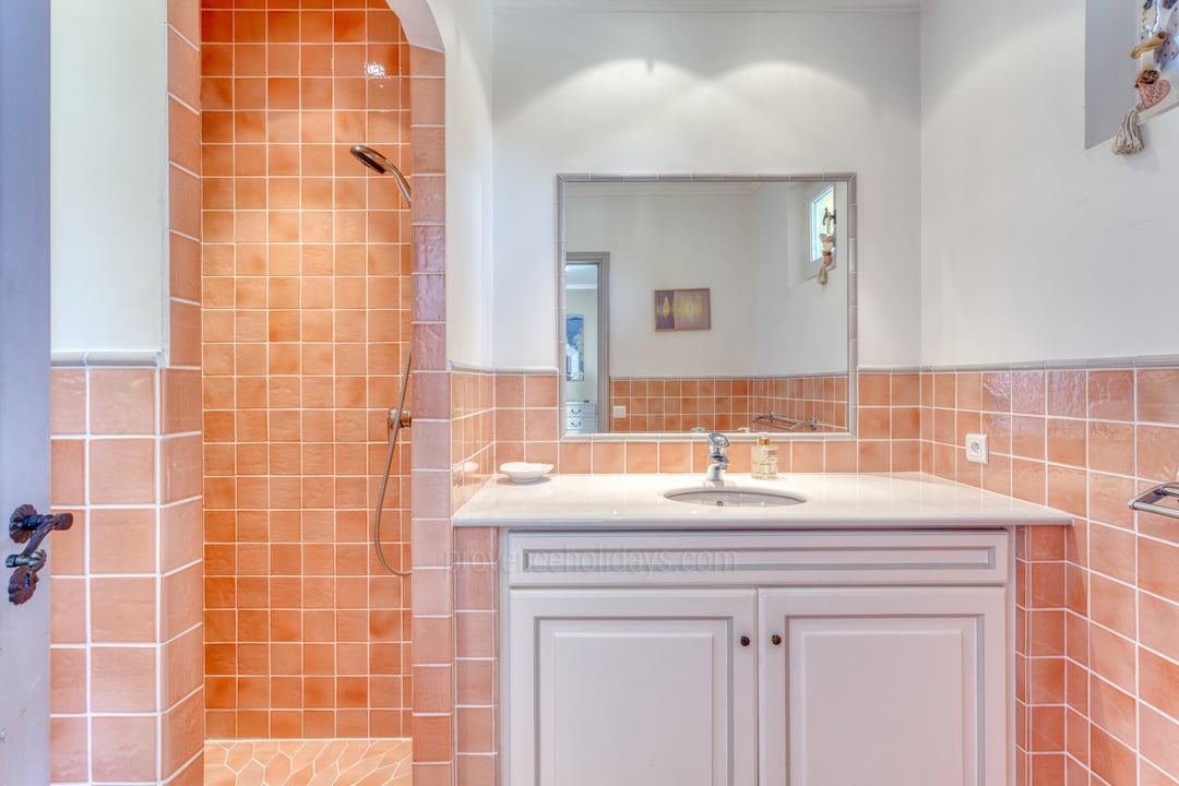 19 - Bastide Eternelle: Villa: Bathroom