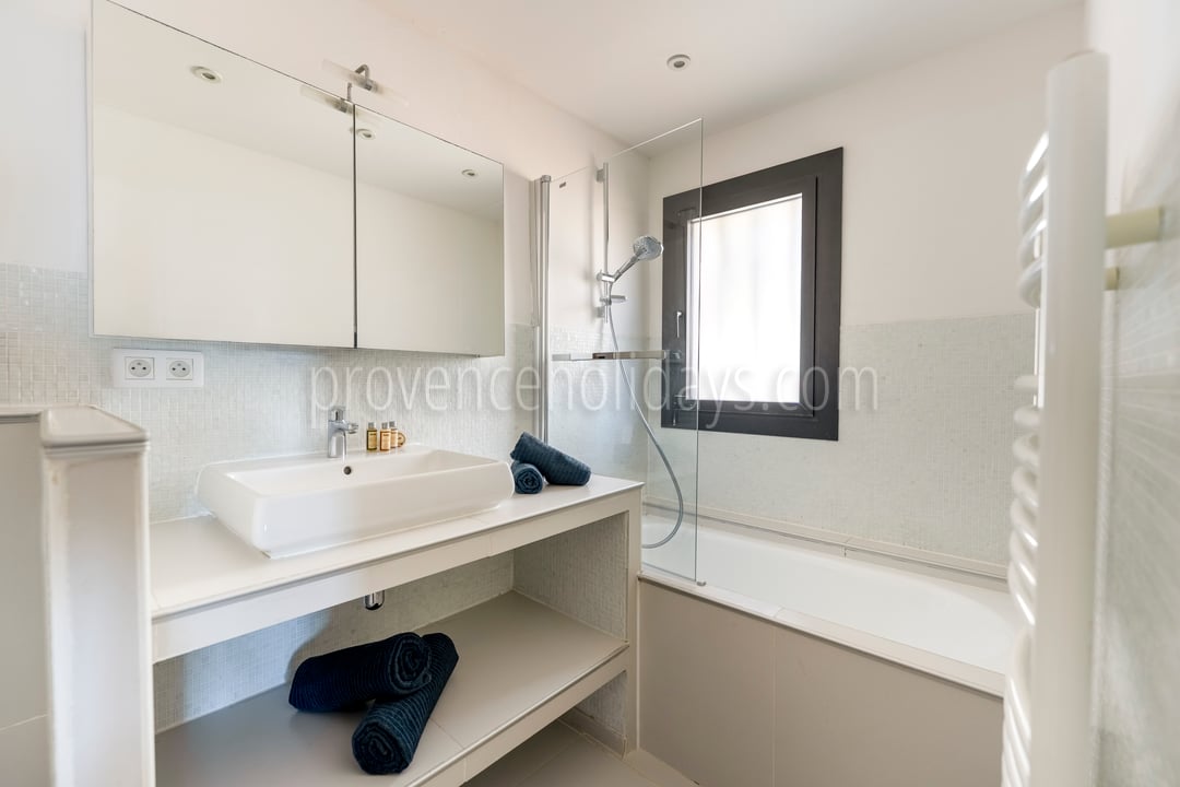 16 - Villa Lagon: Villa: Bathroom