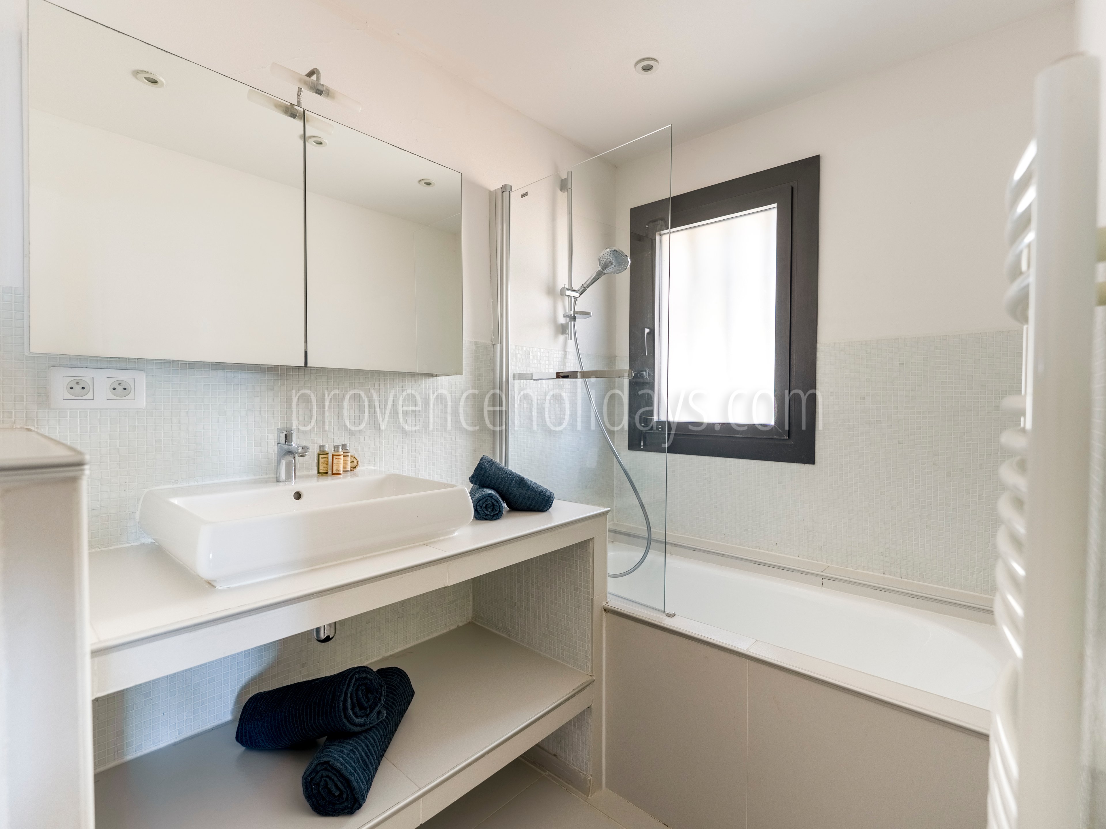 16 - Villa Lagon: Villa: Bathroom