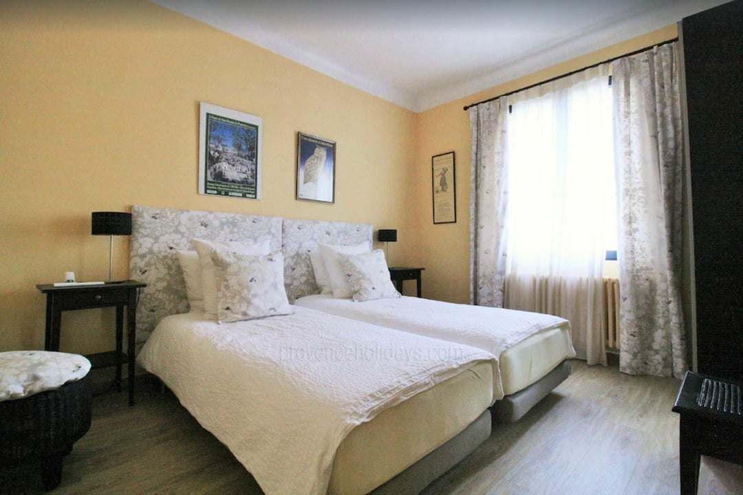 27 - Villa Alpilles: Villa: Bedroom
