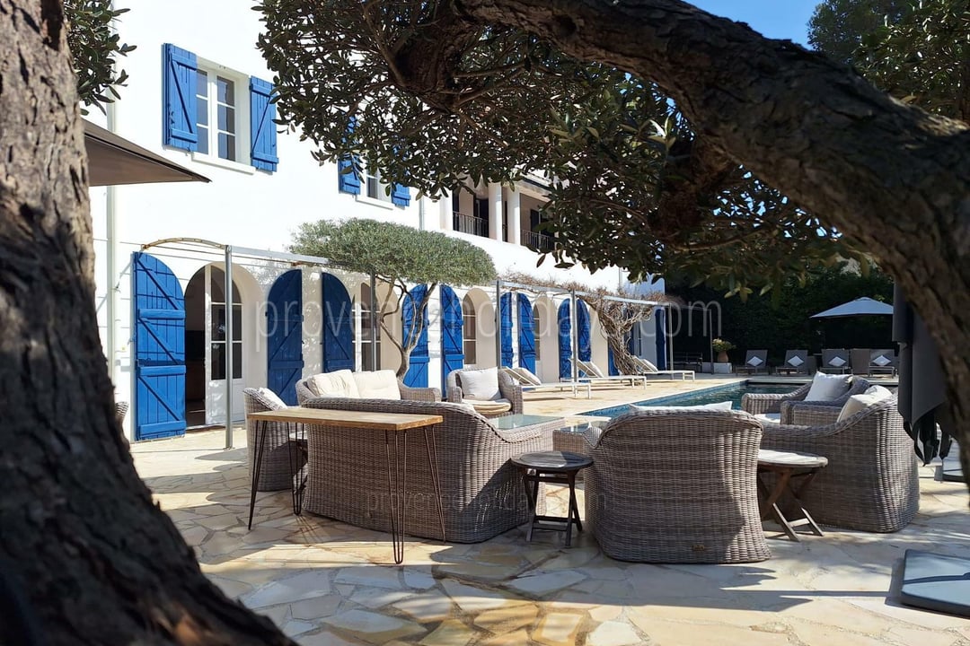 Early 20th-century country house overlooking Gigaro beach