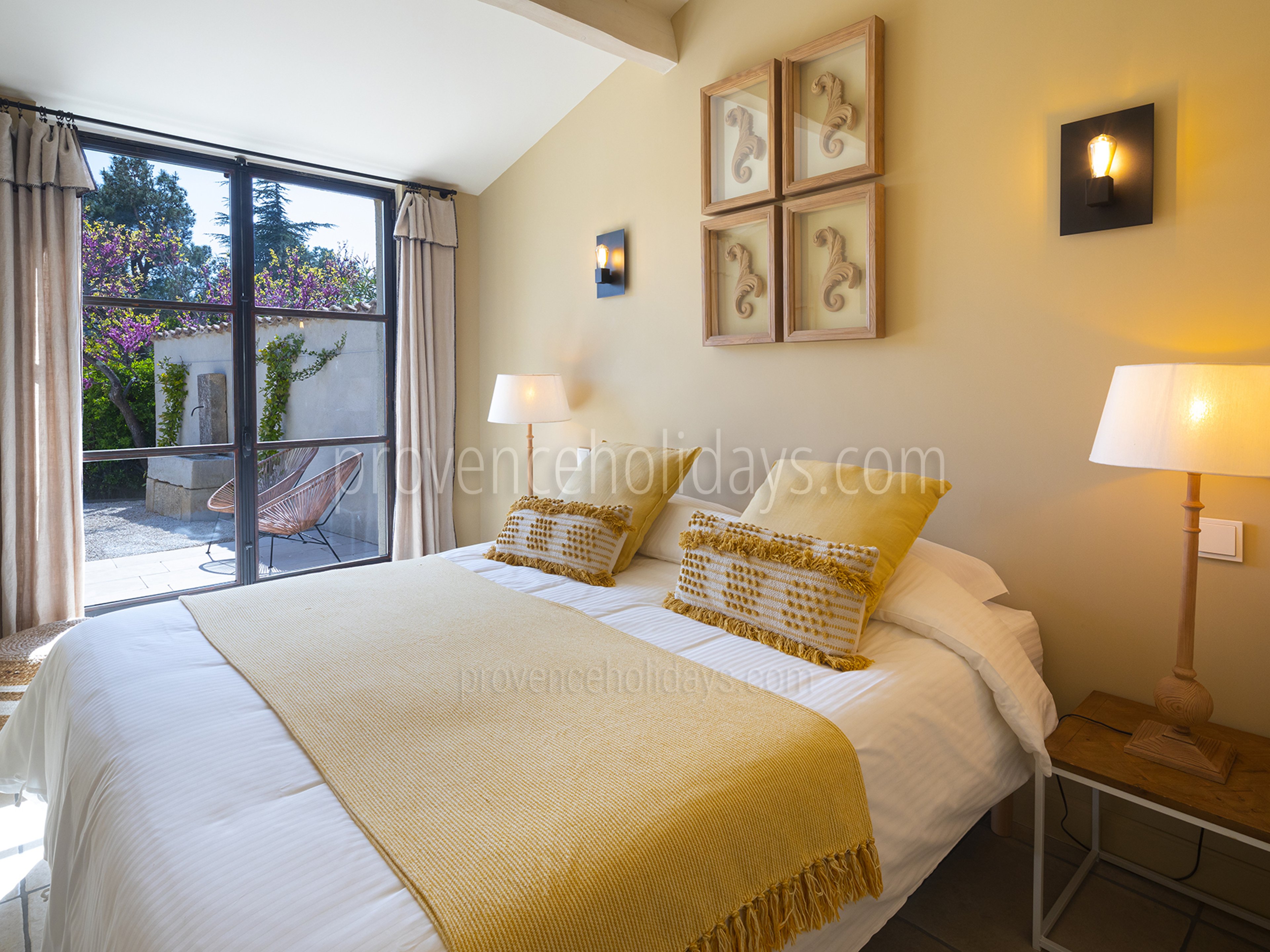 8 - Mas de Provence: Villa: Interior