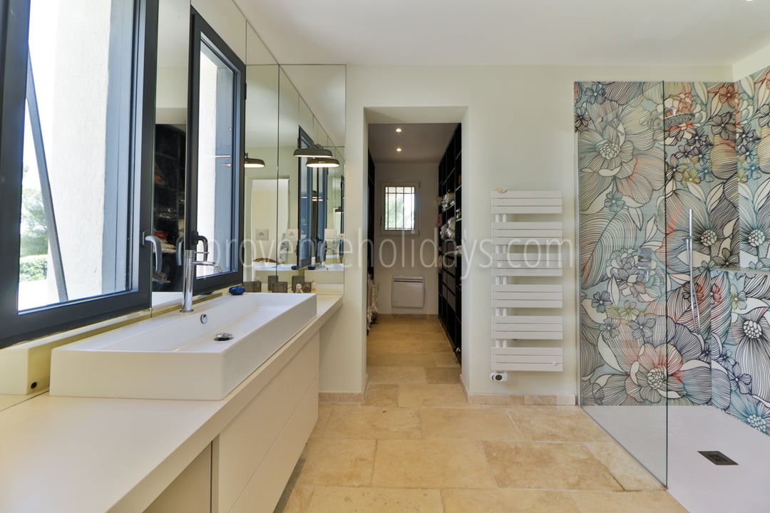 7 - Villa Doreen: Villa: Bathroom