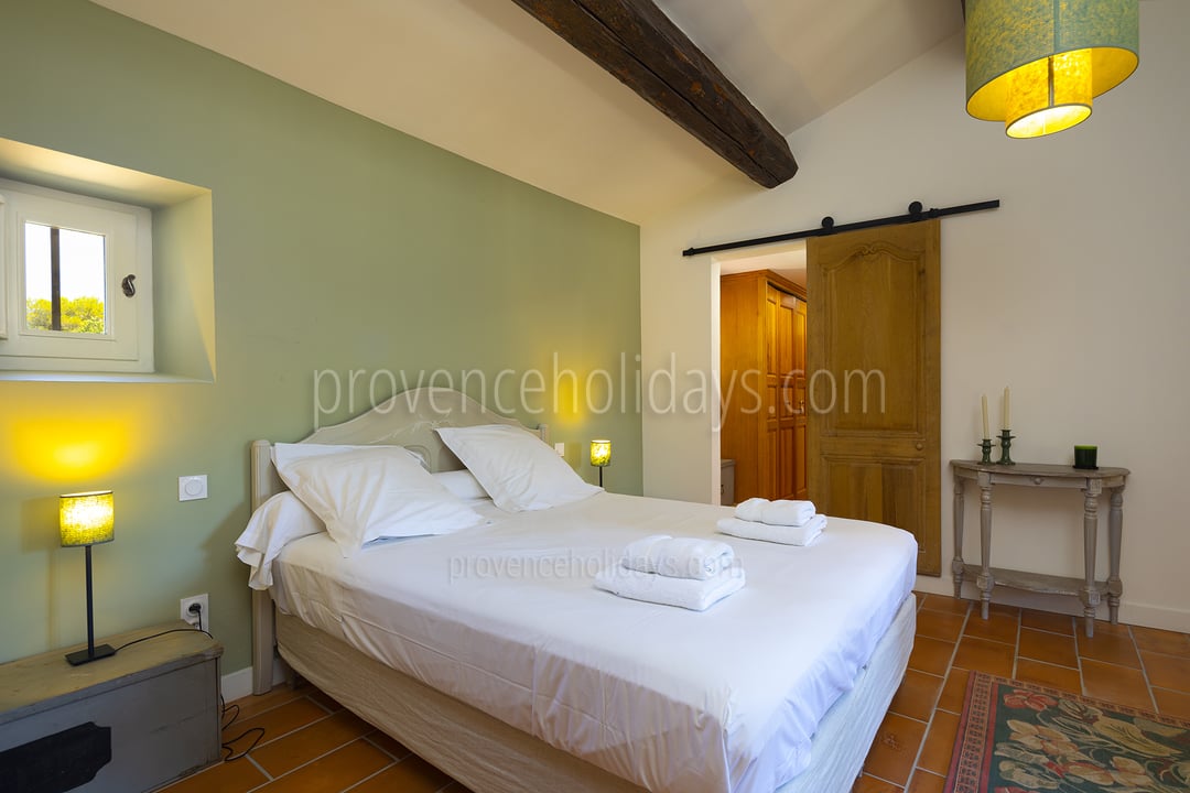 8 - Une Maison en Campagne: Villa: Bedroom