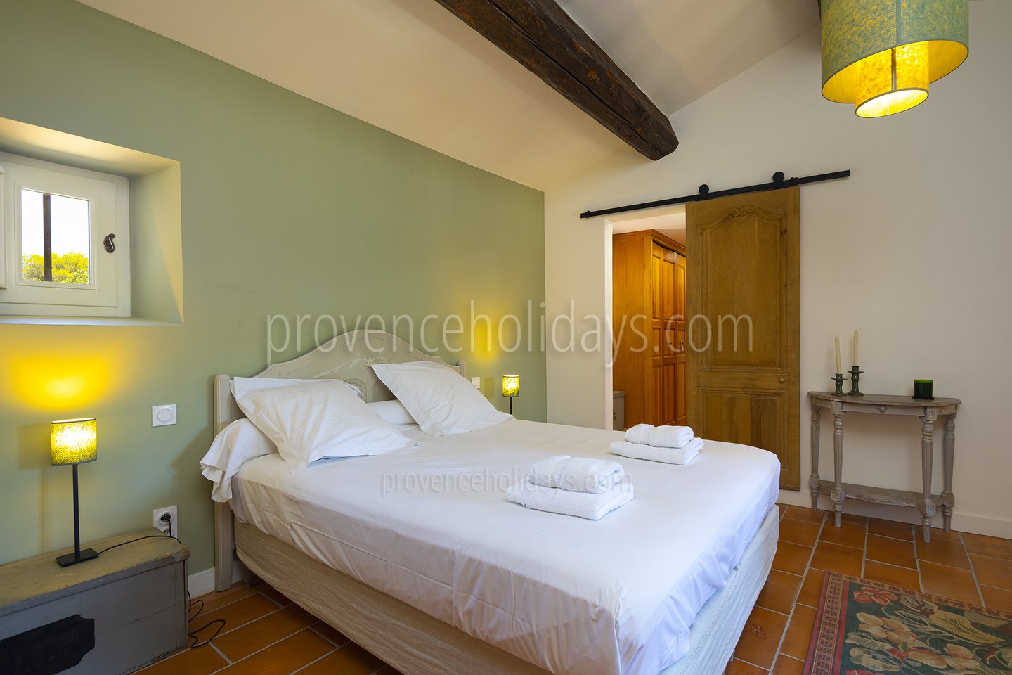 8 - Une Maison en Campagne: Villa: Bedroom