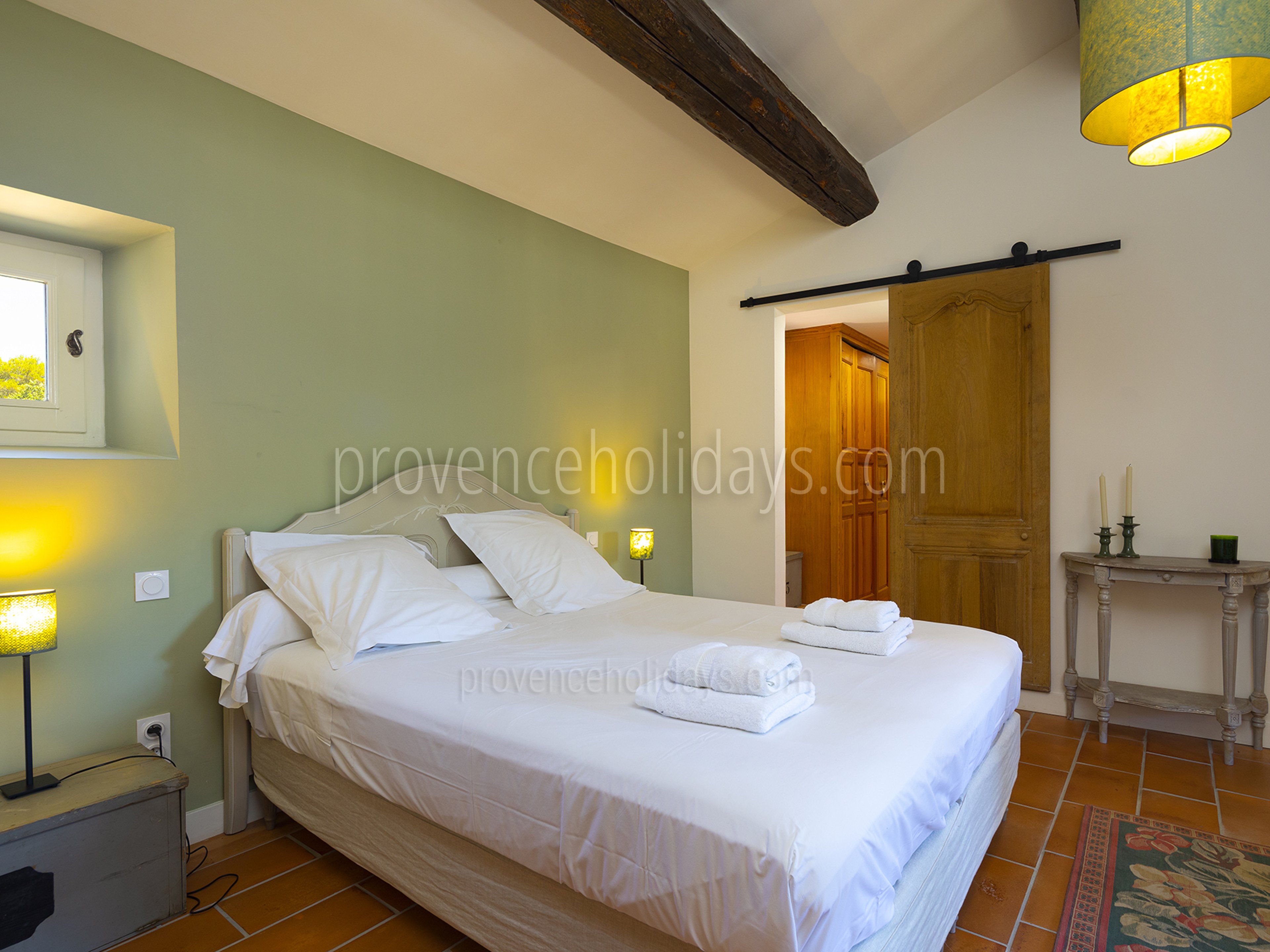 8 - Une Maison en Campagne: Villa: Bedroom