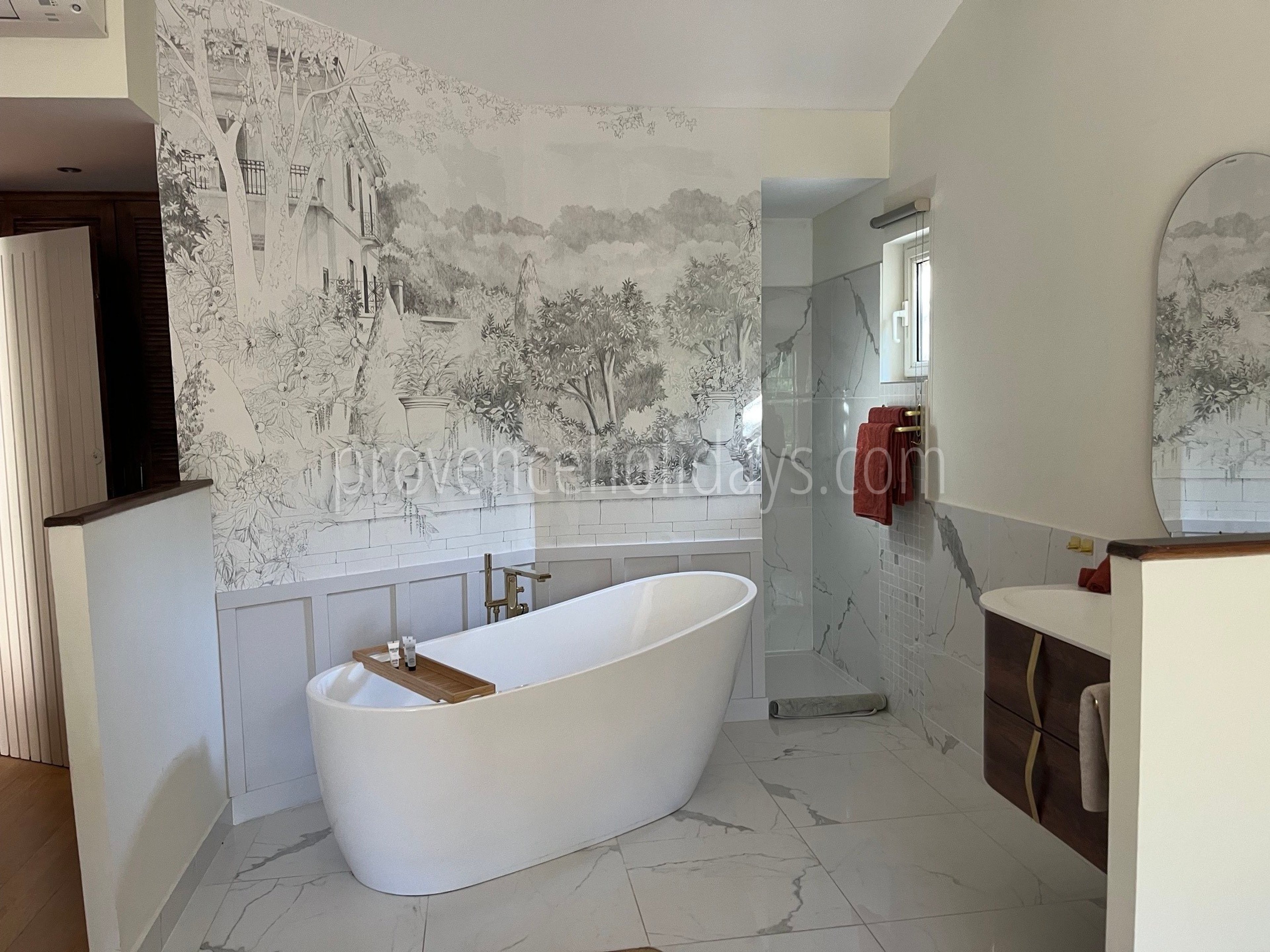 42 - Le Mas de la Cabro: Villa: Bathroom