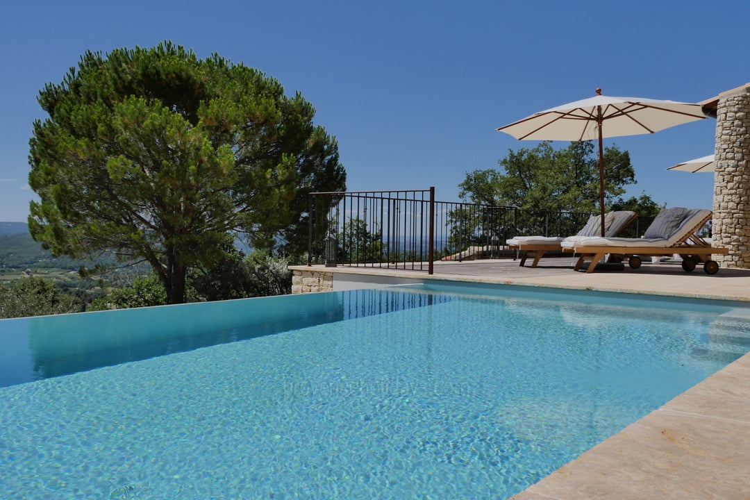 Holiday home with a panoramic view and infinity pool