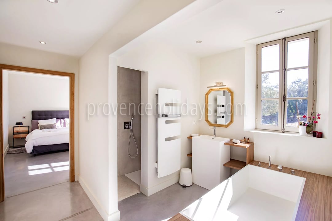 33 - Le Domaine de L\'Or Vert: Villa: Bathroom