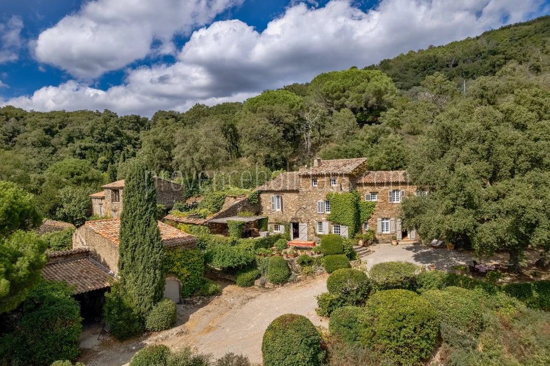 4 - Steinernes hameau in La Garde-Freinet: Villa: Exterior
