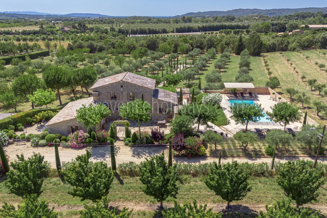 2 - Mas 1850 in Gordes: Villa: Exterior